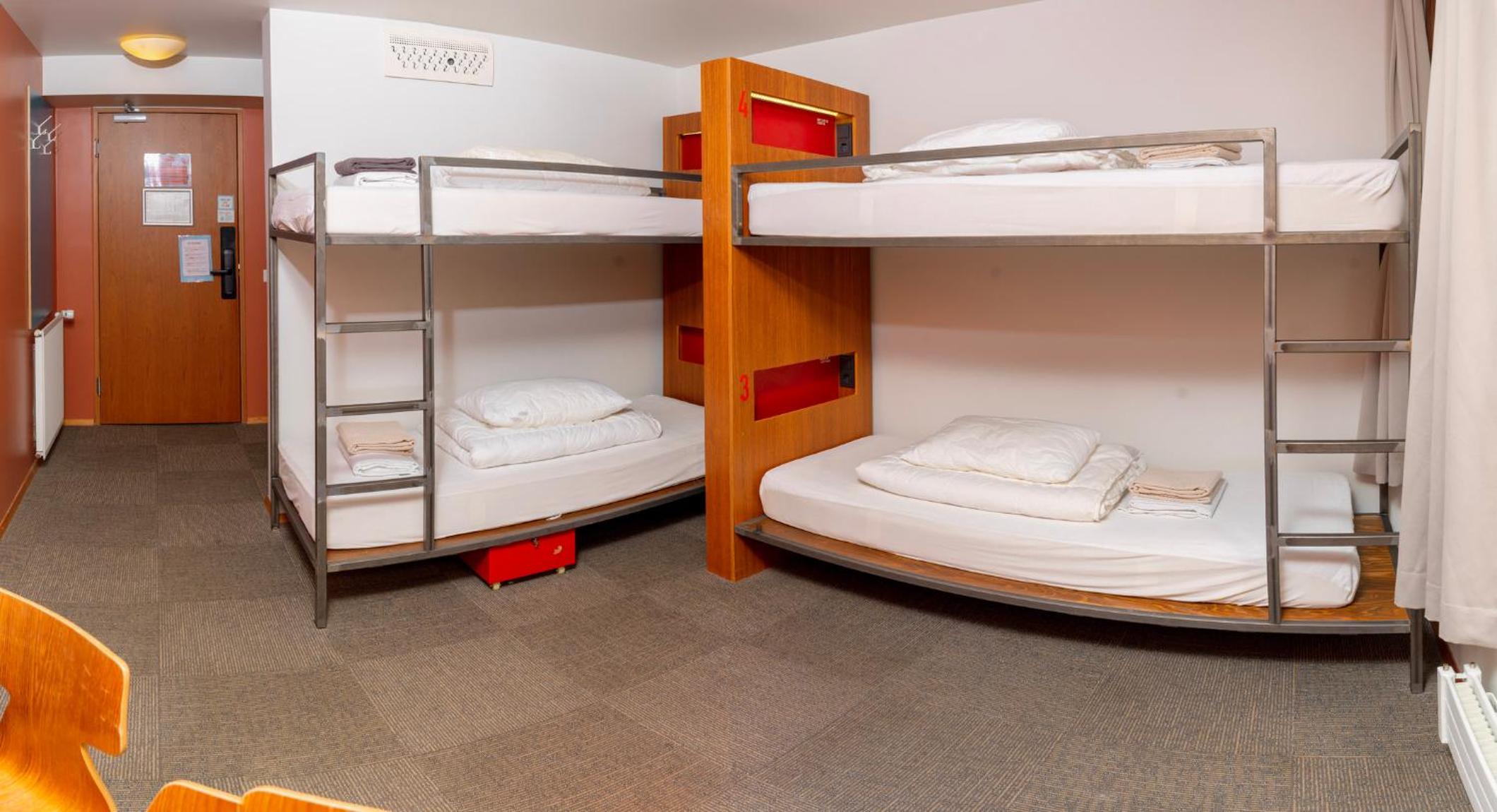 Single bed in 8-Bed MIXED Dorm with Private Bathroom photo 2