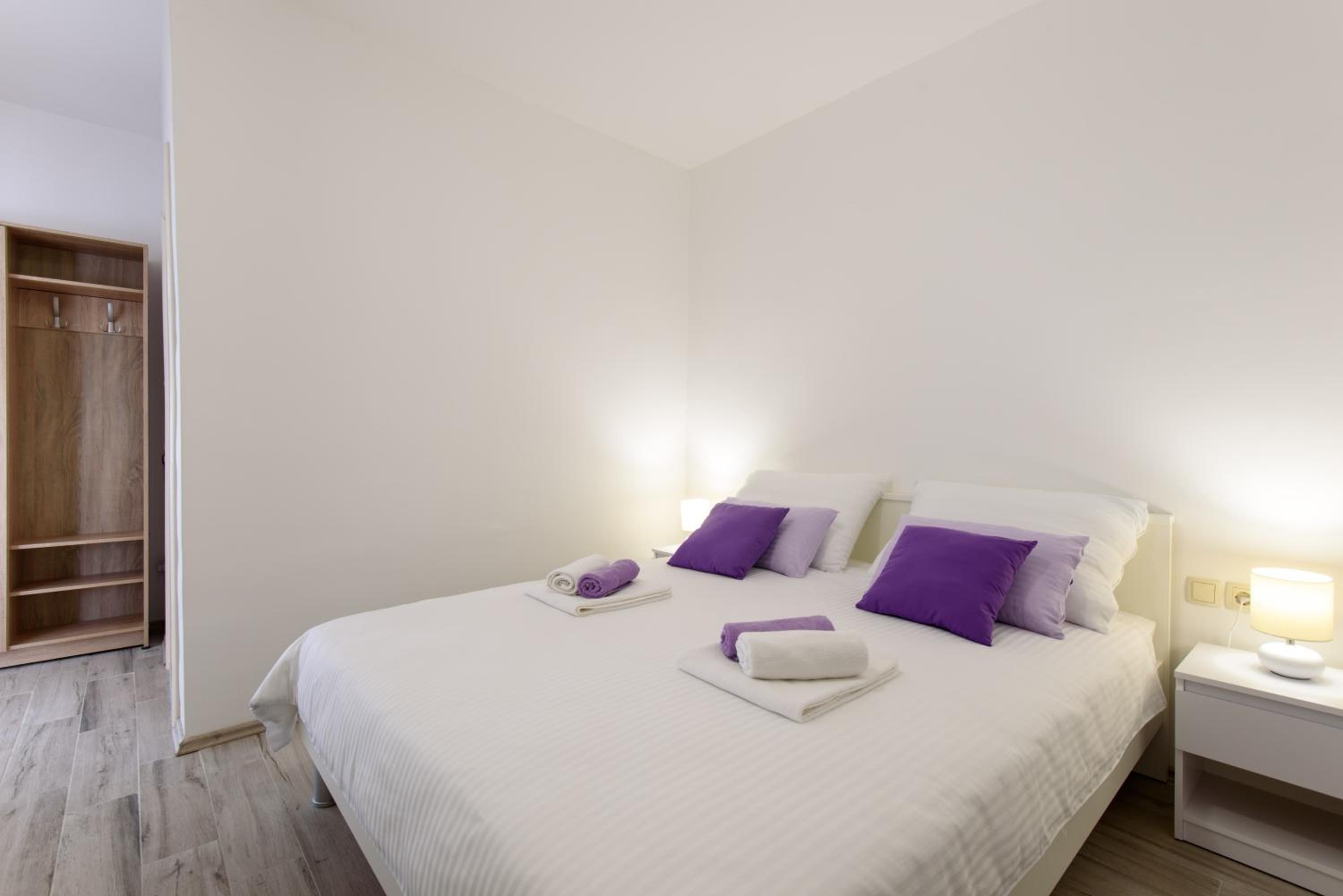 Studio Apartment - Photo 11