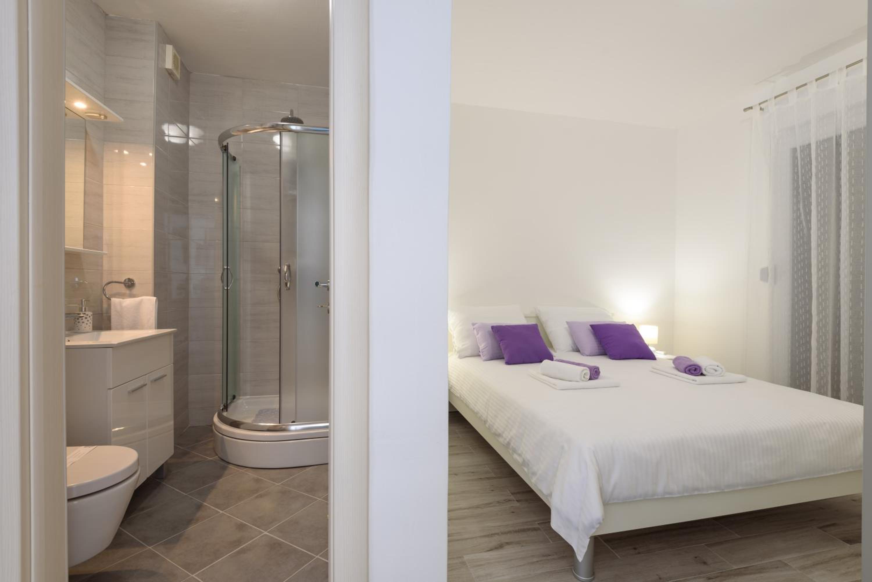 Studio Apartment - Photo 7