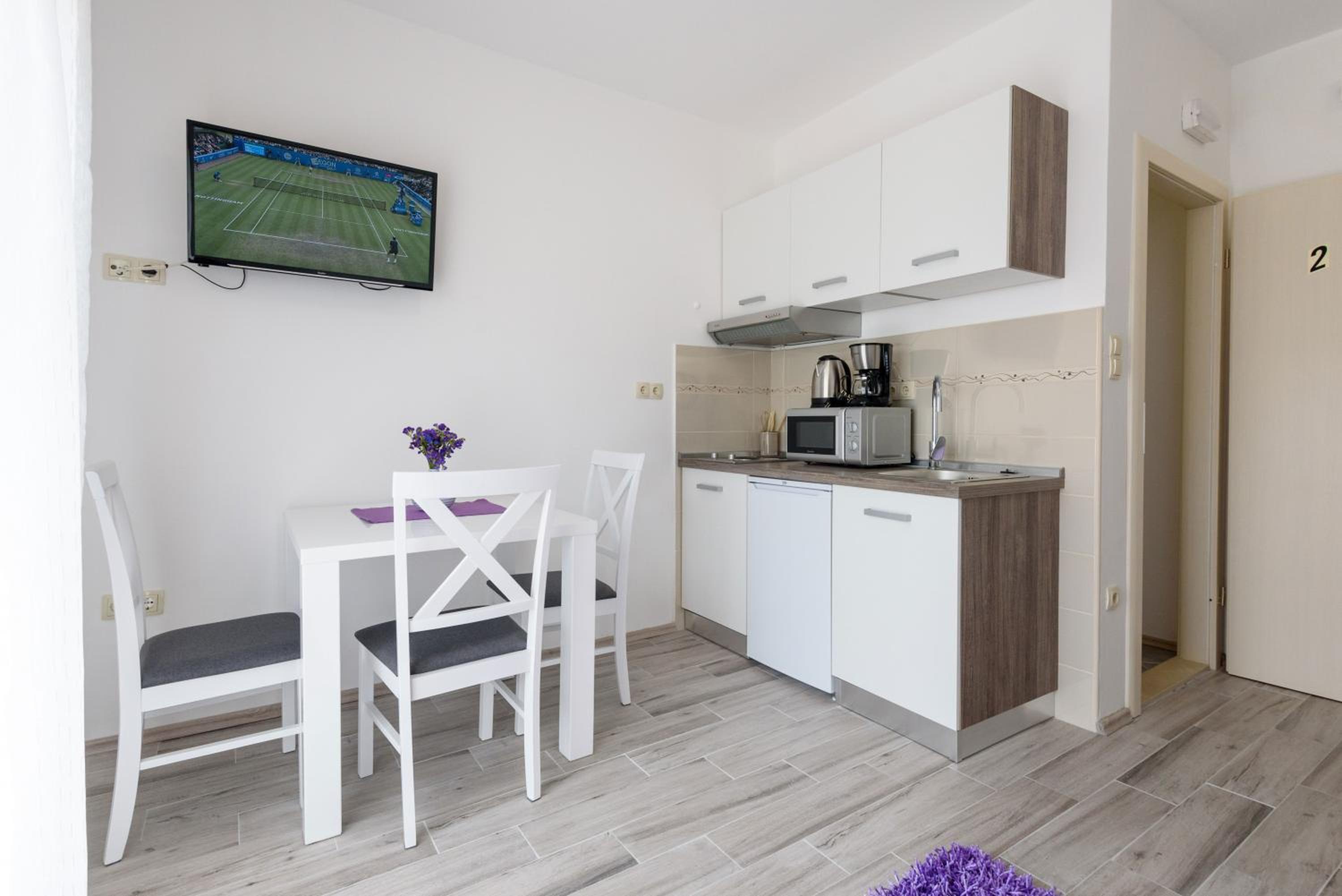 Studio Apartment - Photo 9