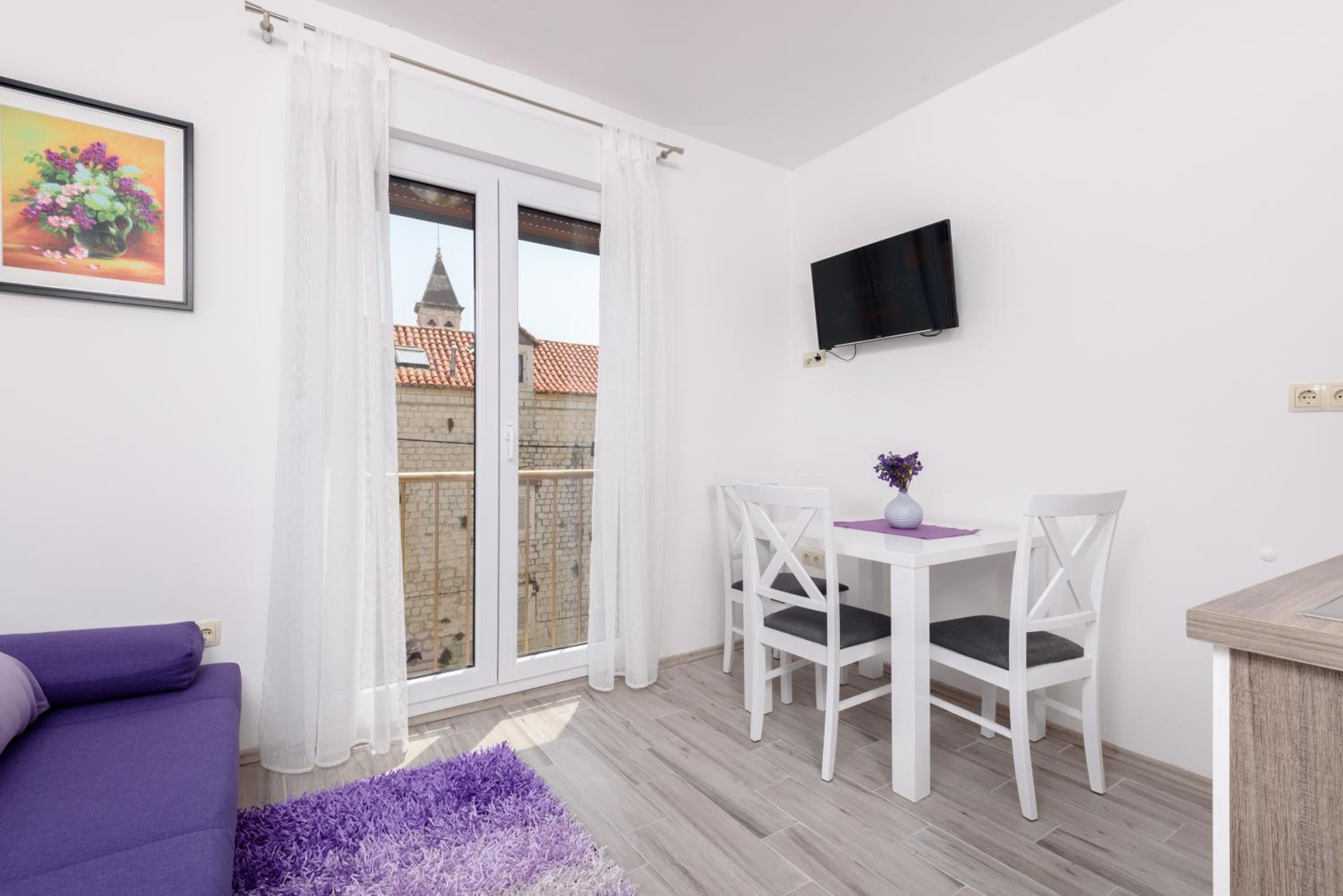 Studio Apartment - Photo 5