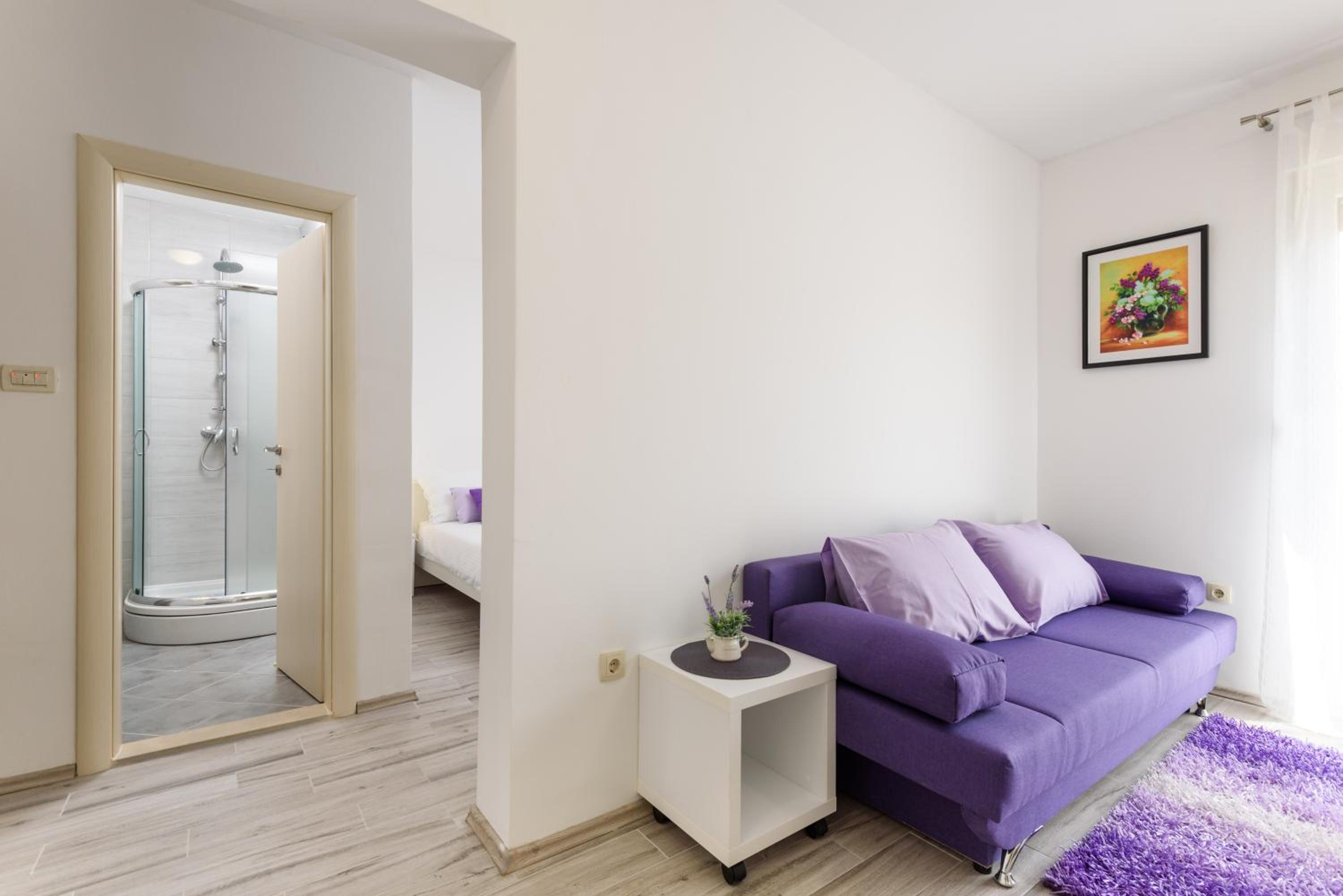 Studio Apartment - Photo 16