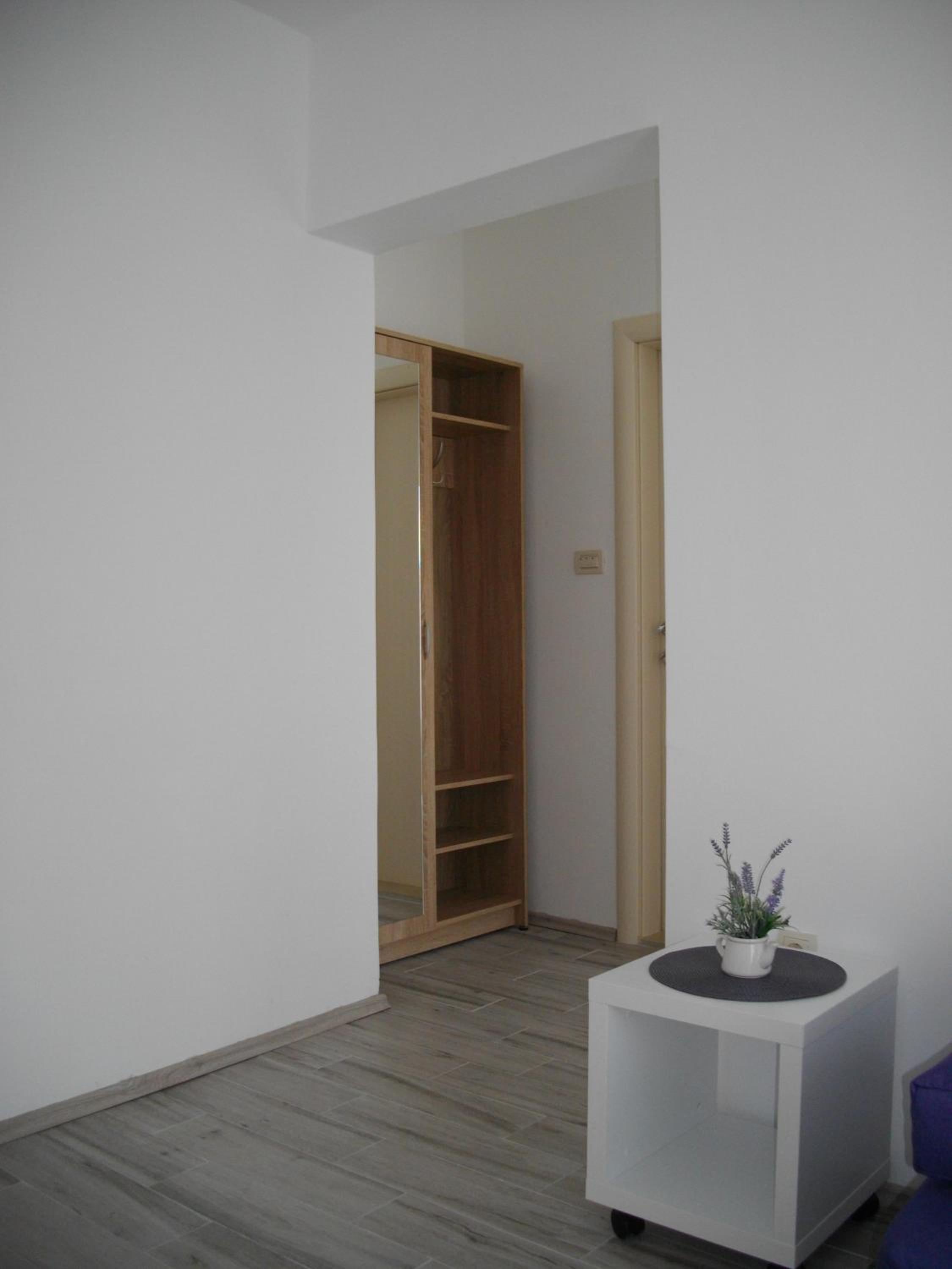 Studio Apartment - Photo 13