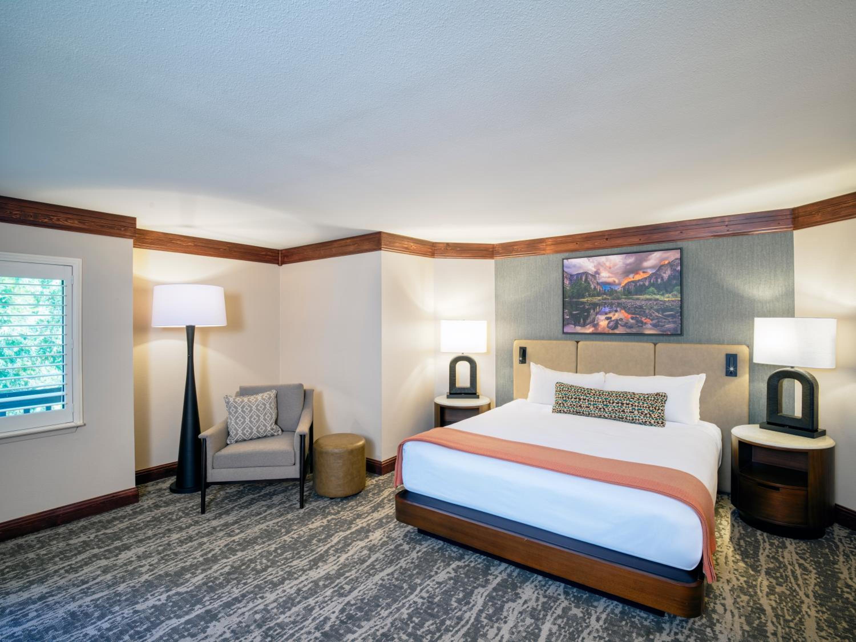 Oversize Deluxe Room with One King Bed