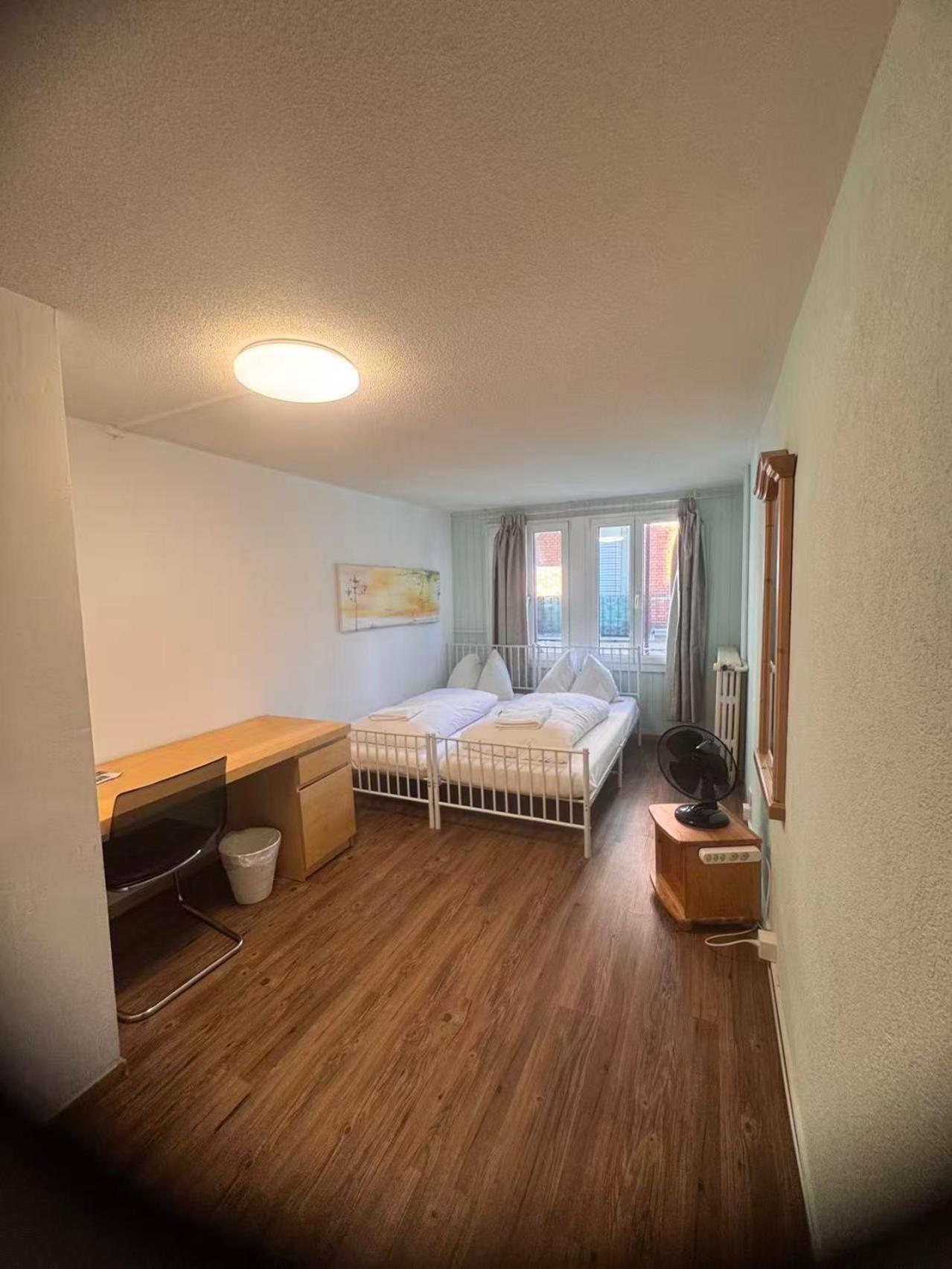 Twin Room with Private Bathroom photo 3