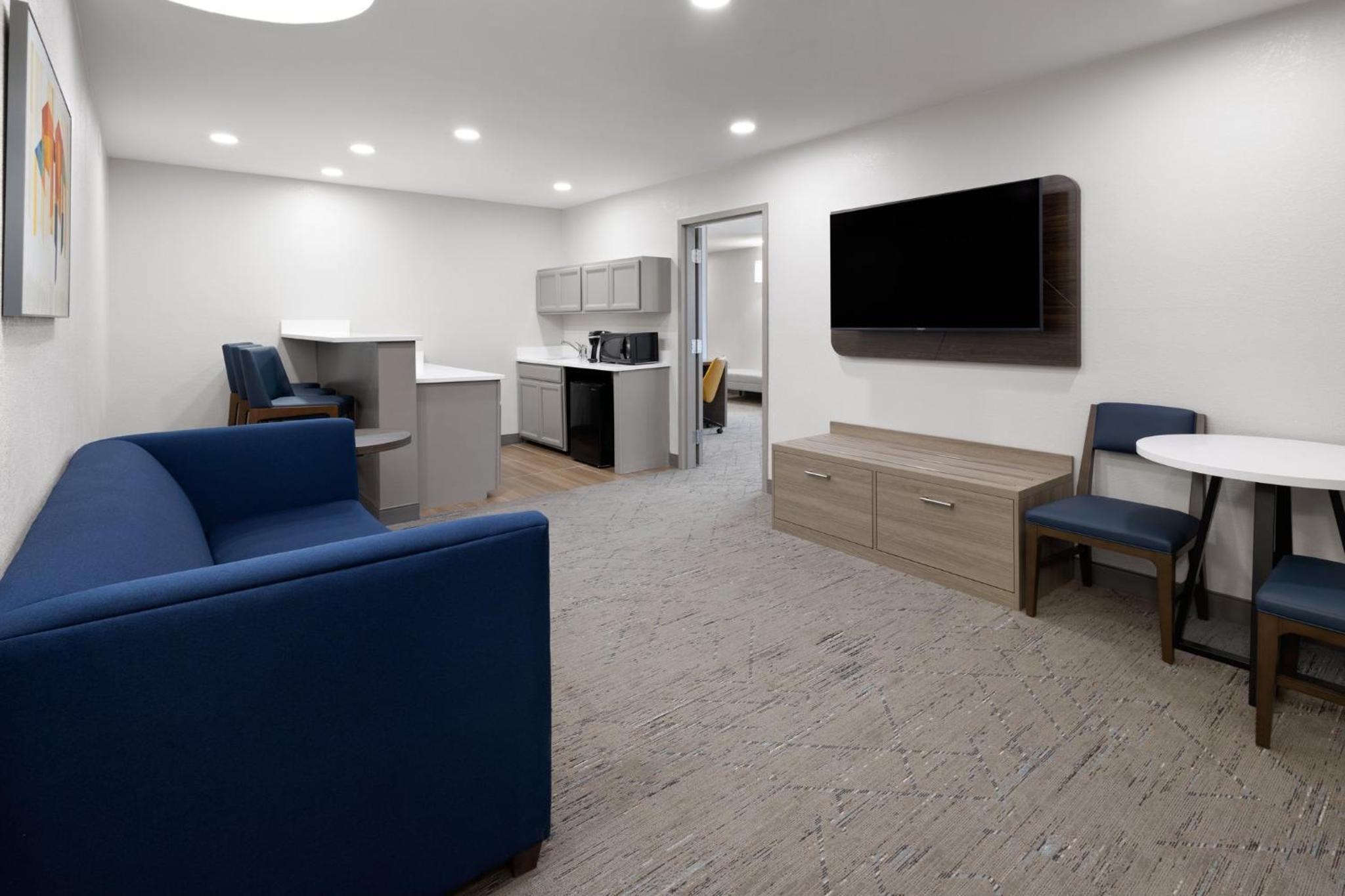 One-Bedroom King Suite with Sofa Bed - Photo 2