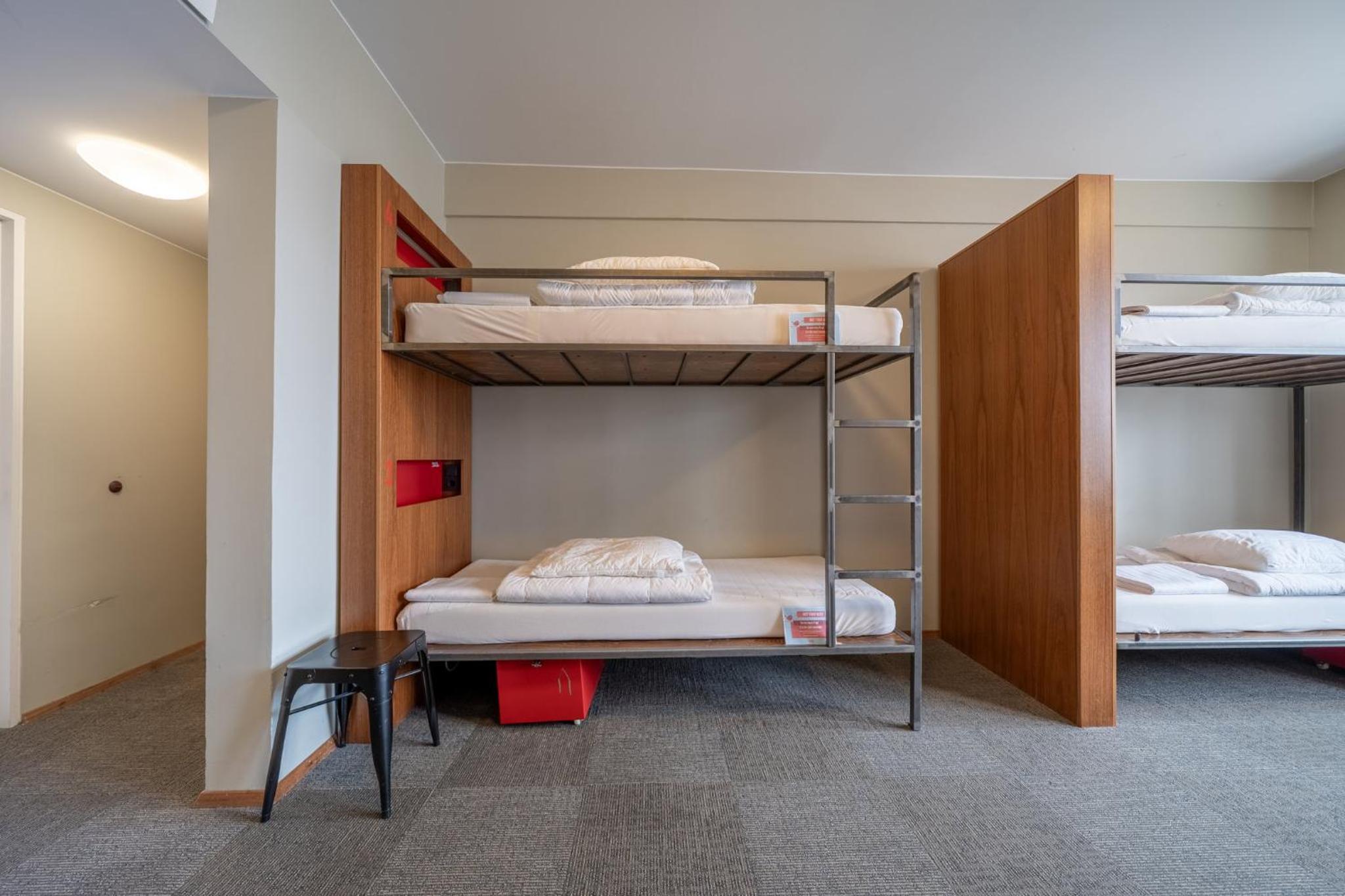 Single bed in 8-Bed FEMALE Dorm with Private Bathroom photo 3