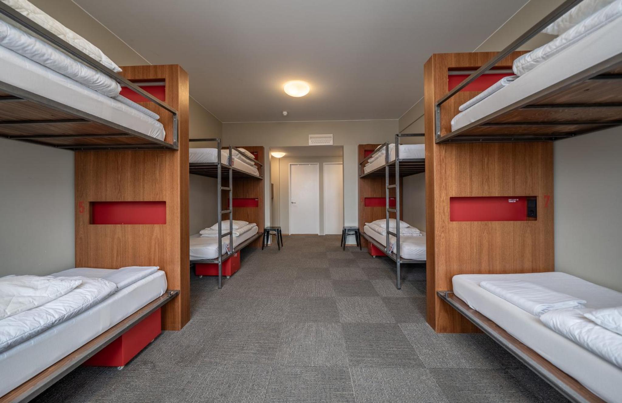 Single bed in 8-Bed FEMALE Dorm with Private Bathroom photo 2