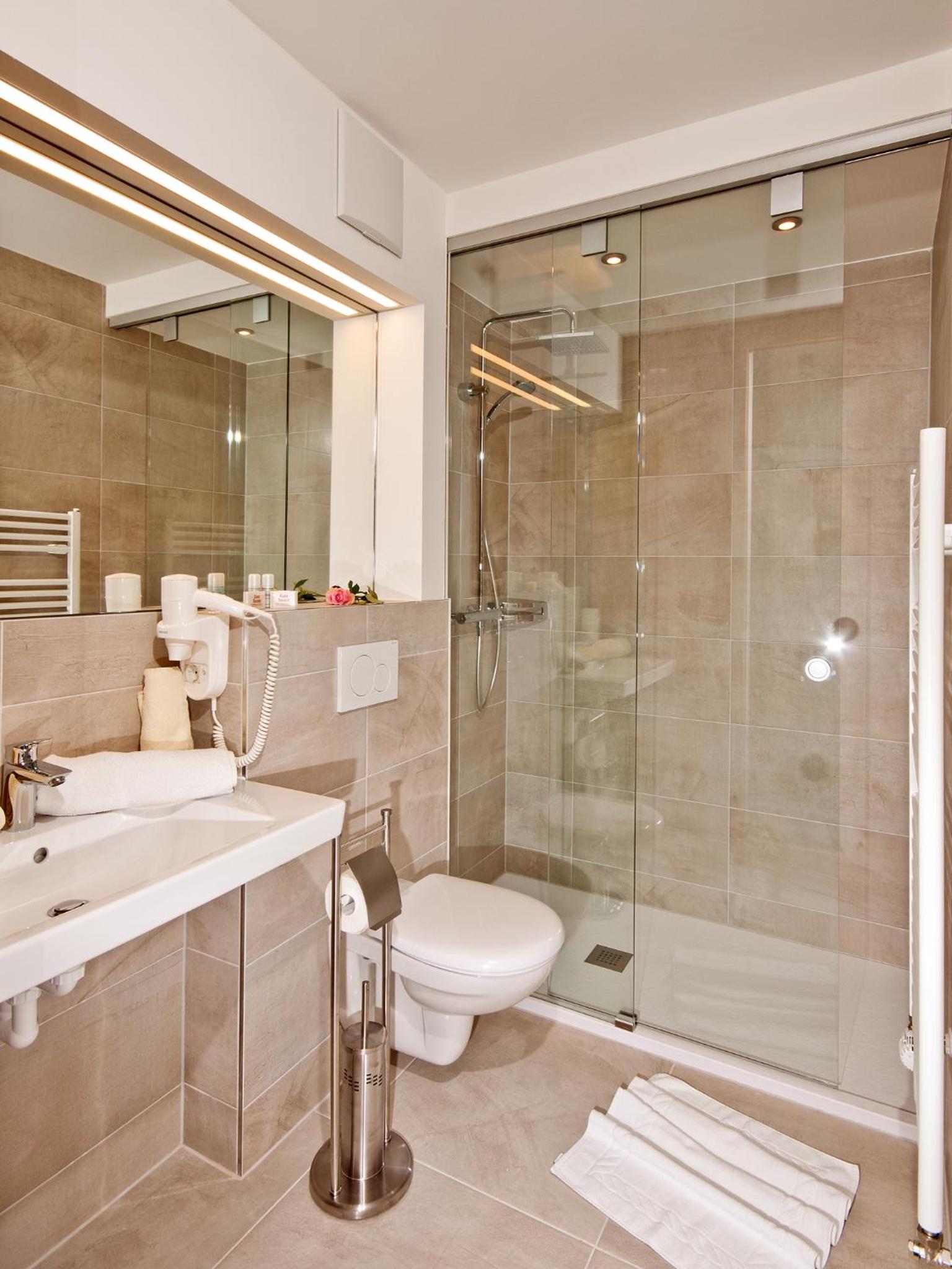 Comfort Double Room with Balcony - Photo 8