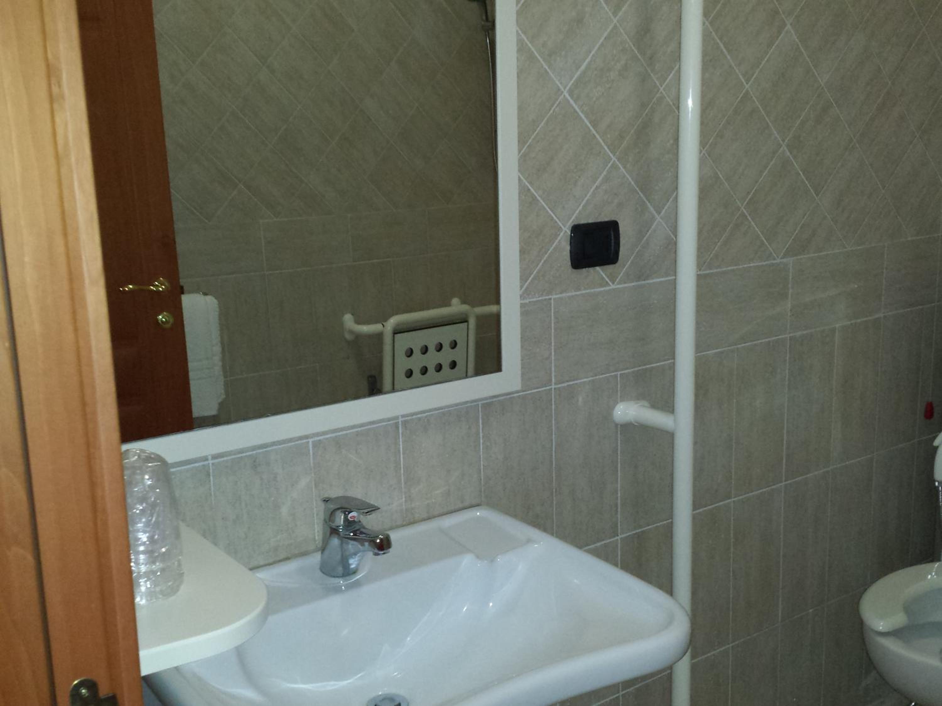 Double or Twin Room - Disability Access photo 2