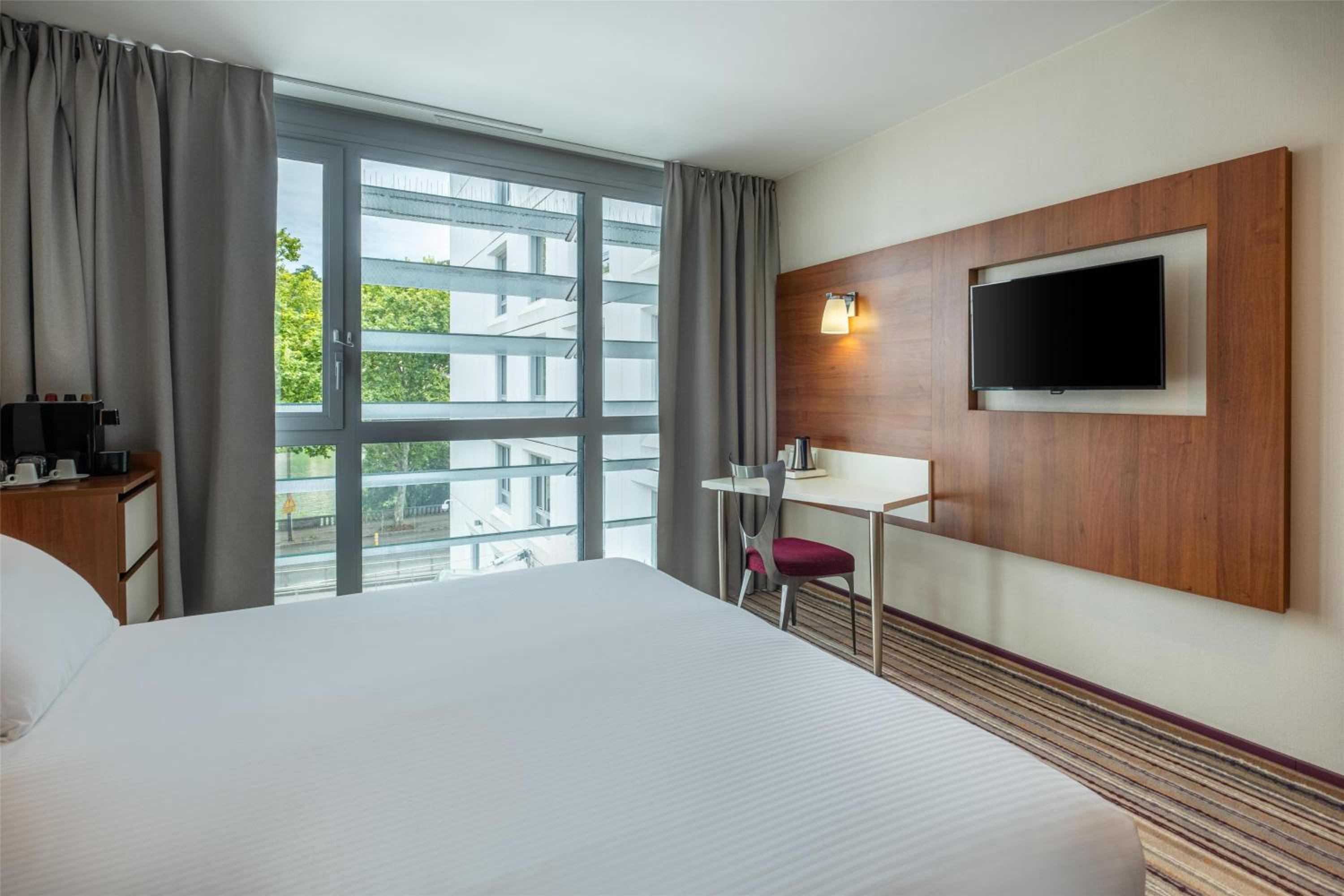 King Room with View - Photo 2