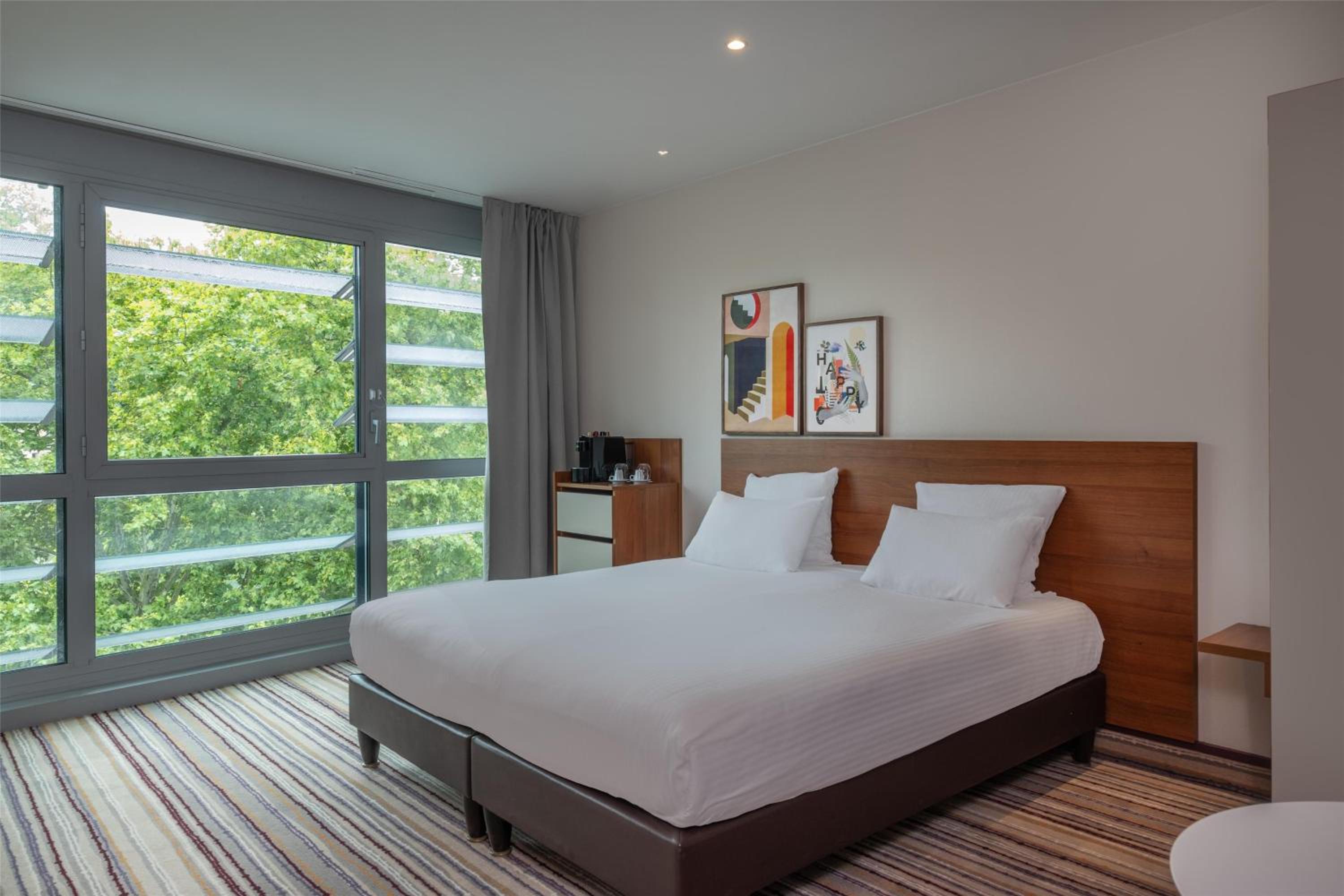 King Room with View - Photo 4
