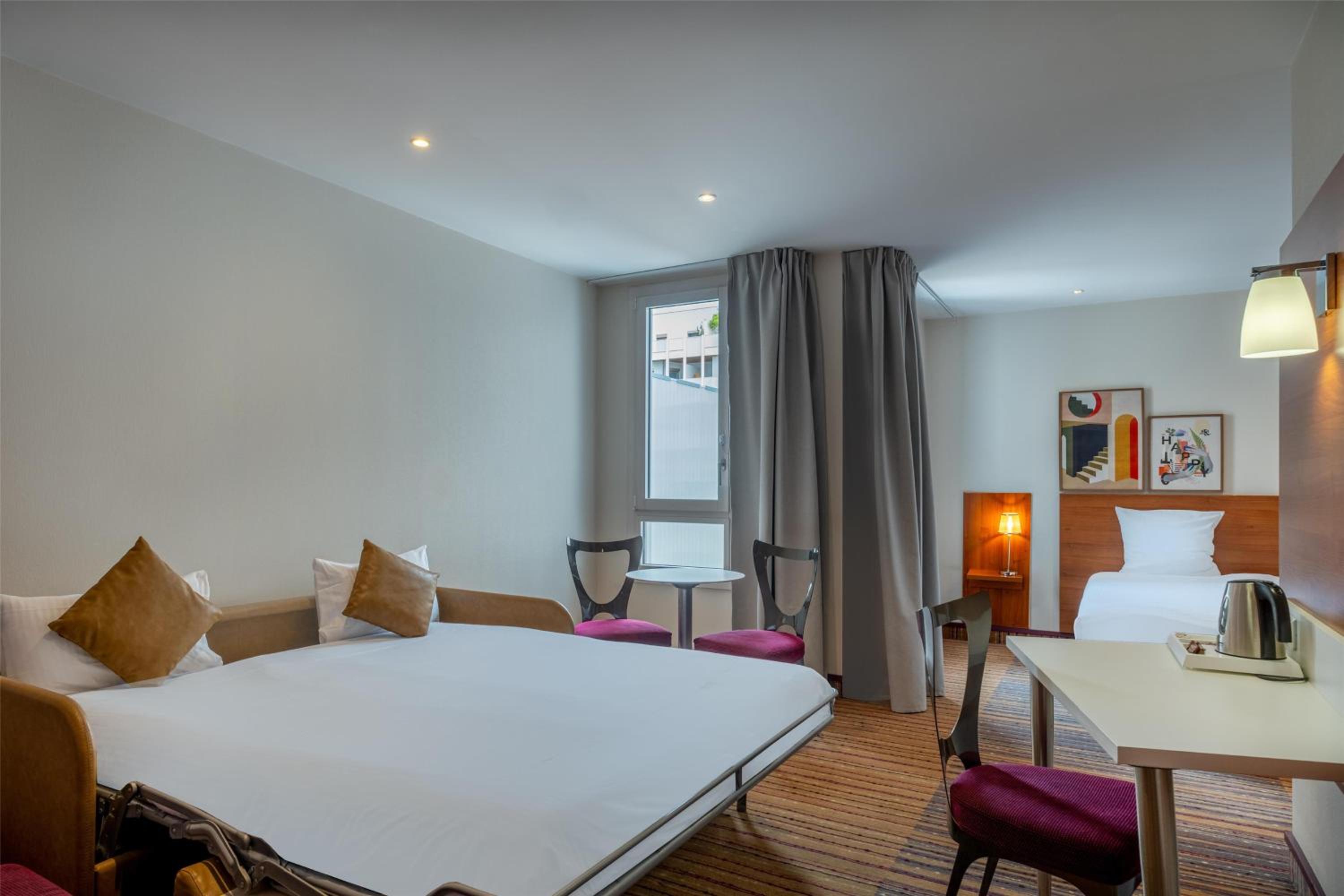 King Room with Sofa Bed thumbnail 5