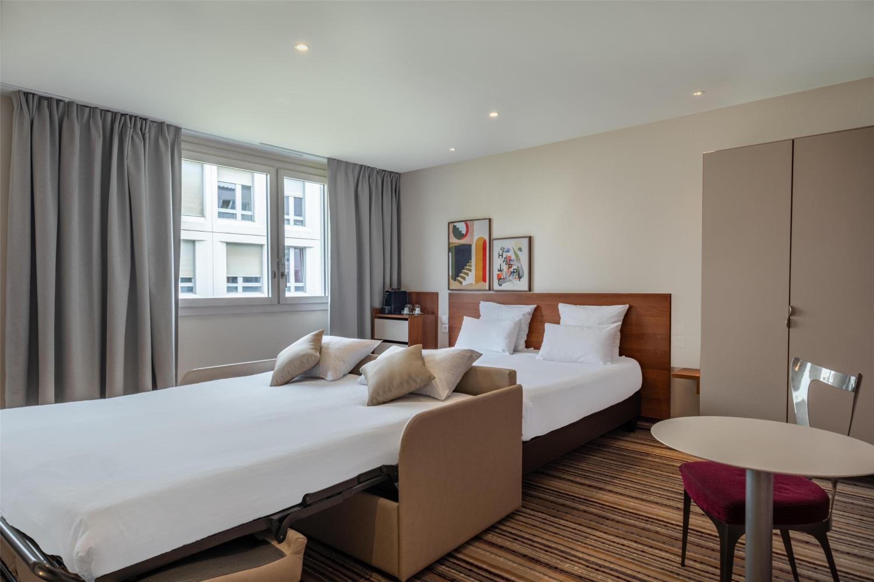 King Room with Sofa Bed thumbnail 6