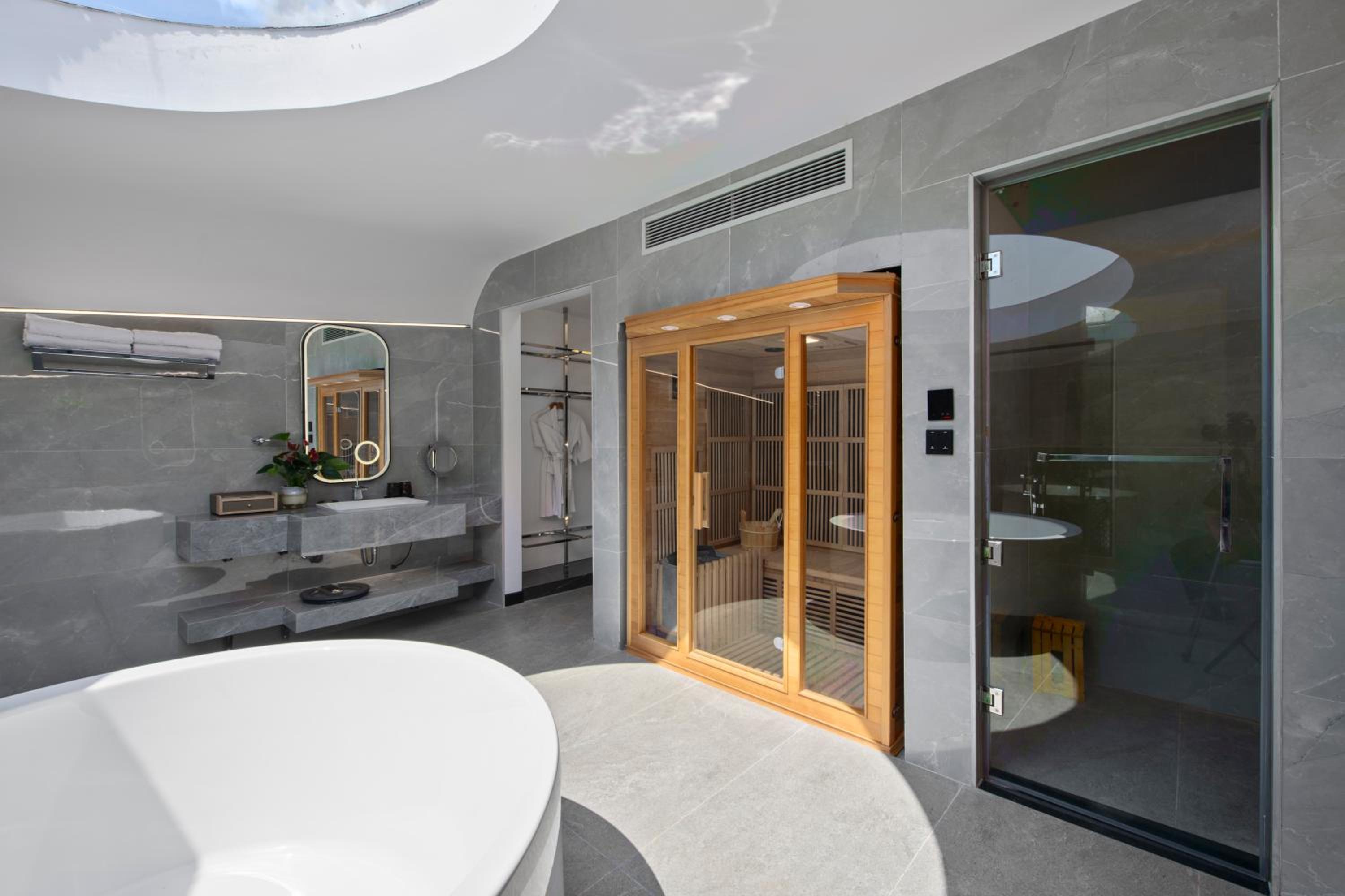 King Suite with Spa Bath