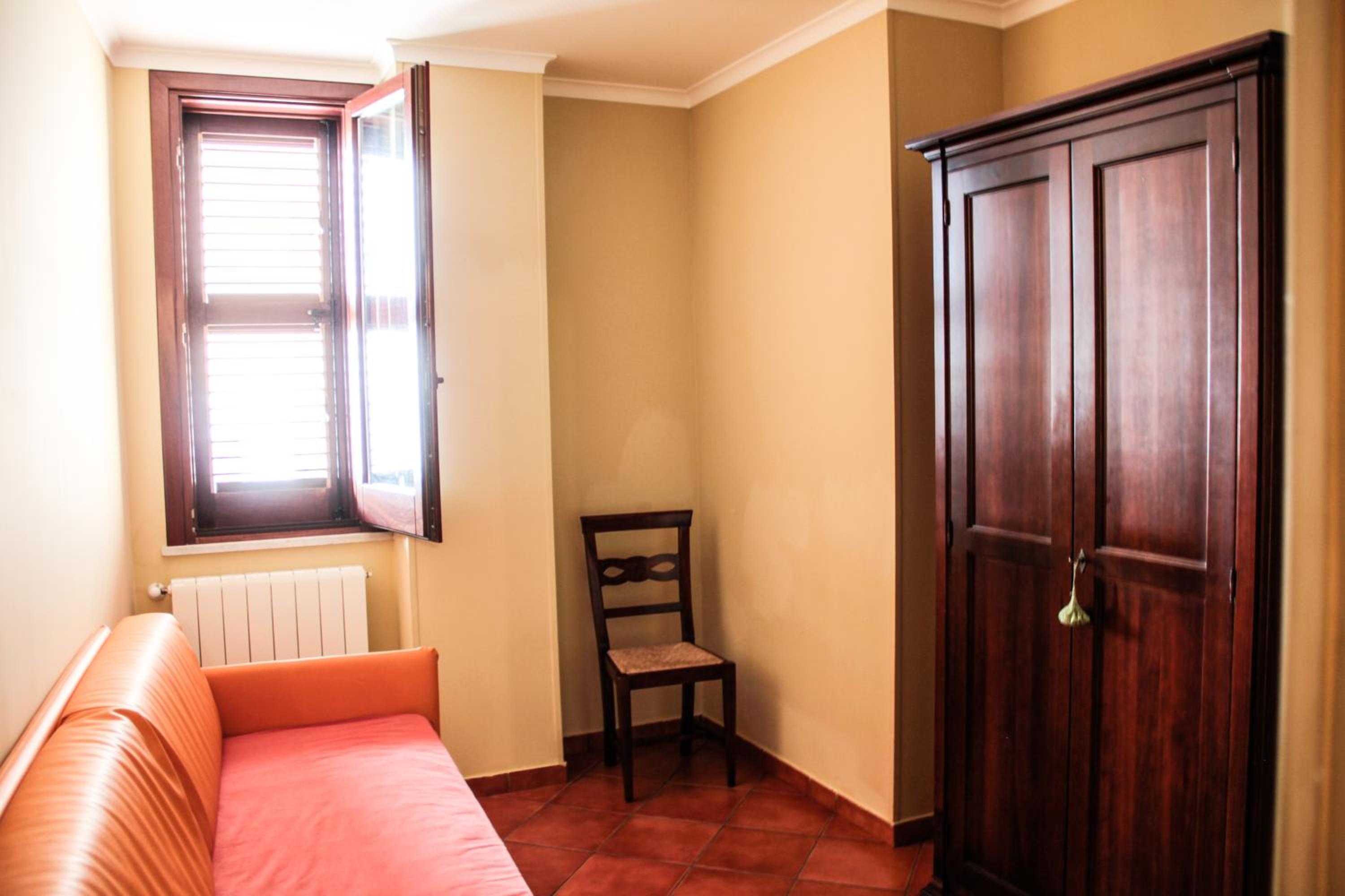 Suite with Balcony - Photo 3