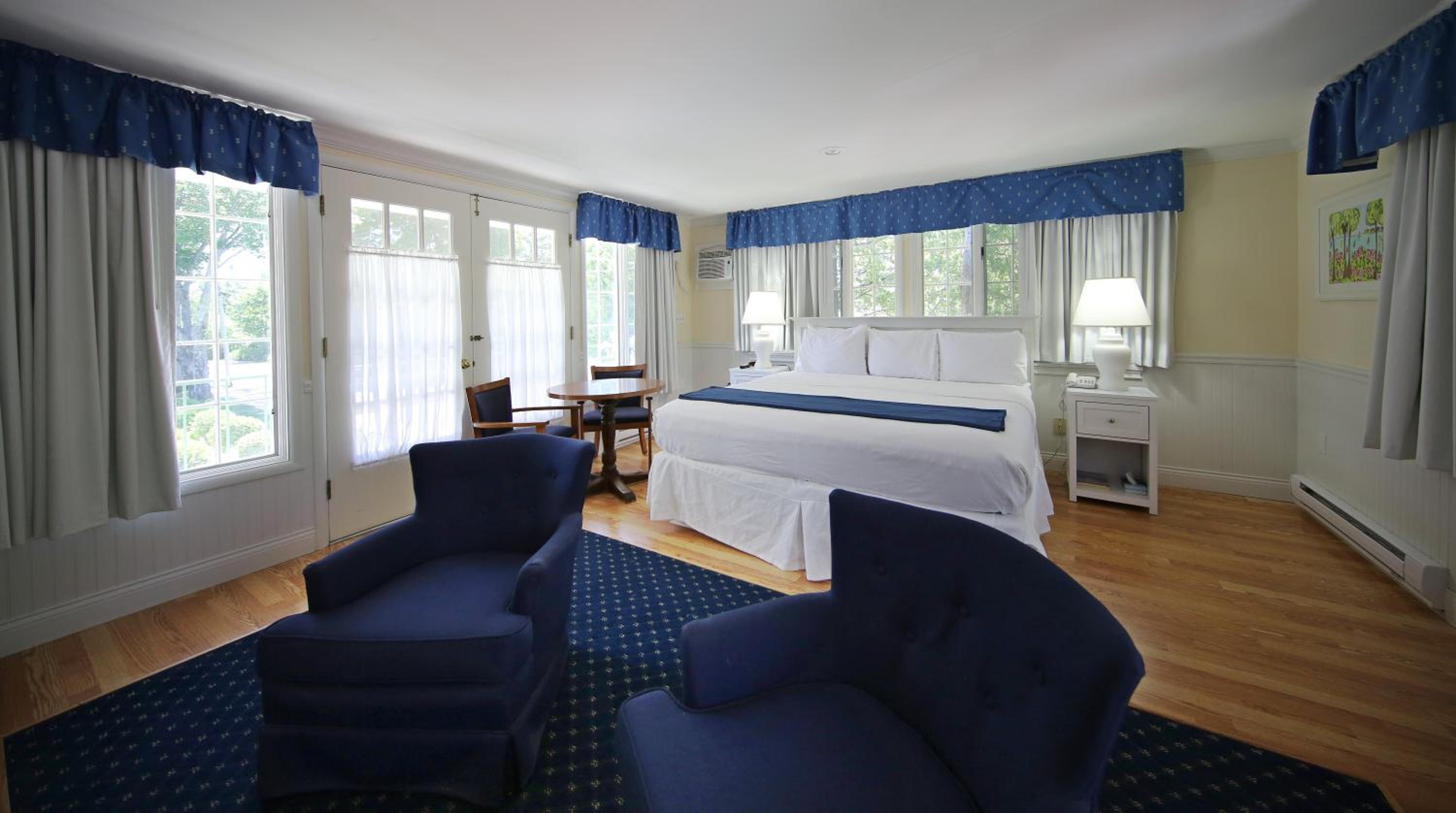 Two-Bedroom King Suite photo 2