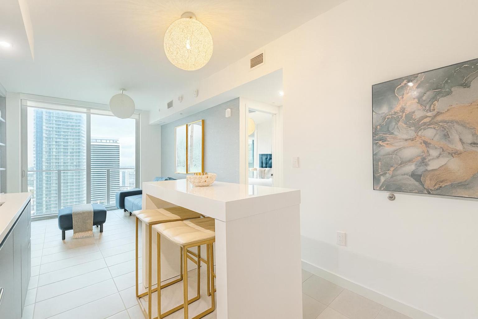 One-Bedroom Apartment with City View photo 3
