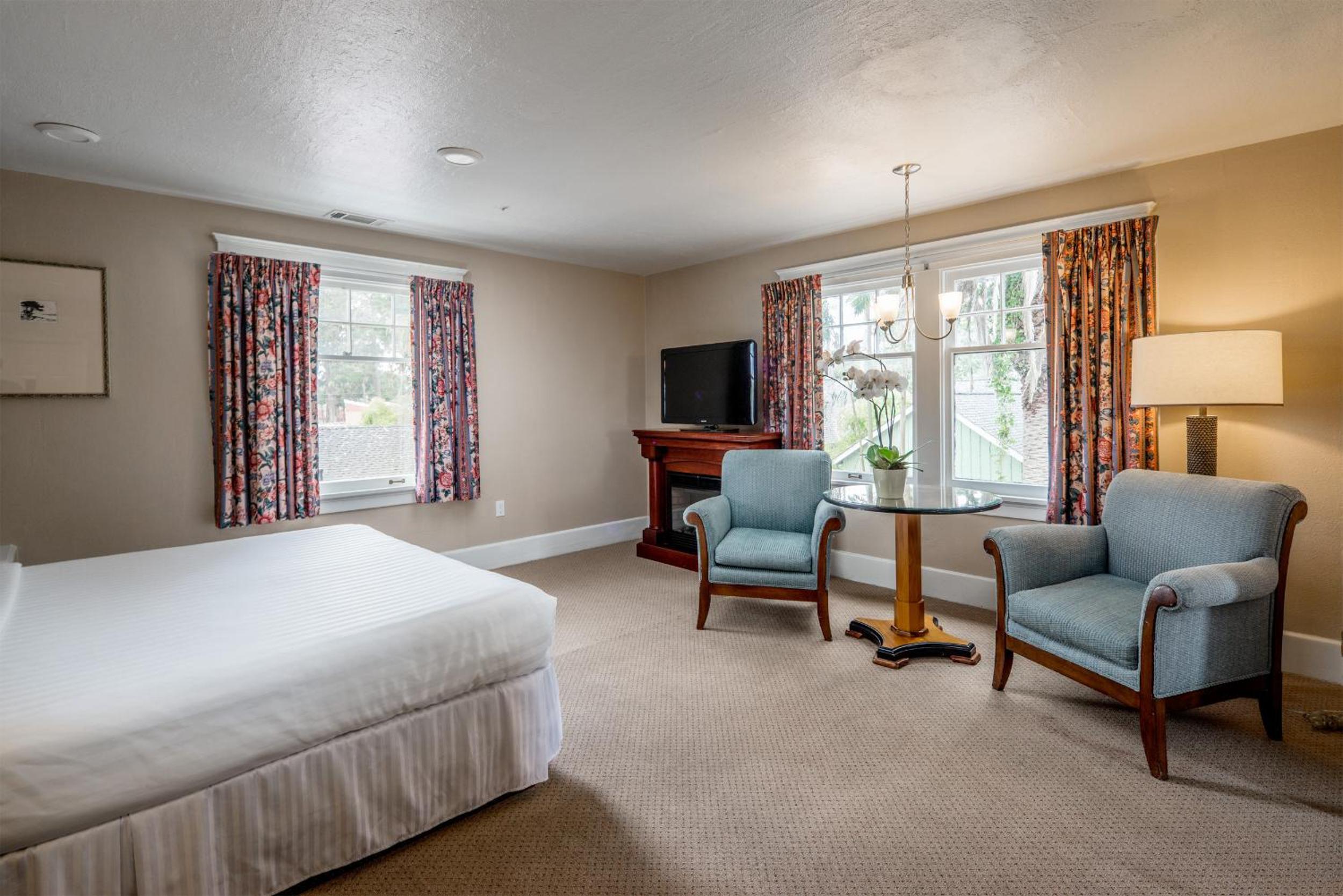 Deluxe King Room - Photo 3
