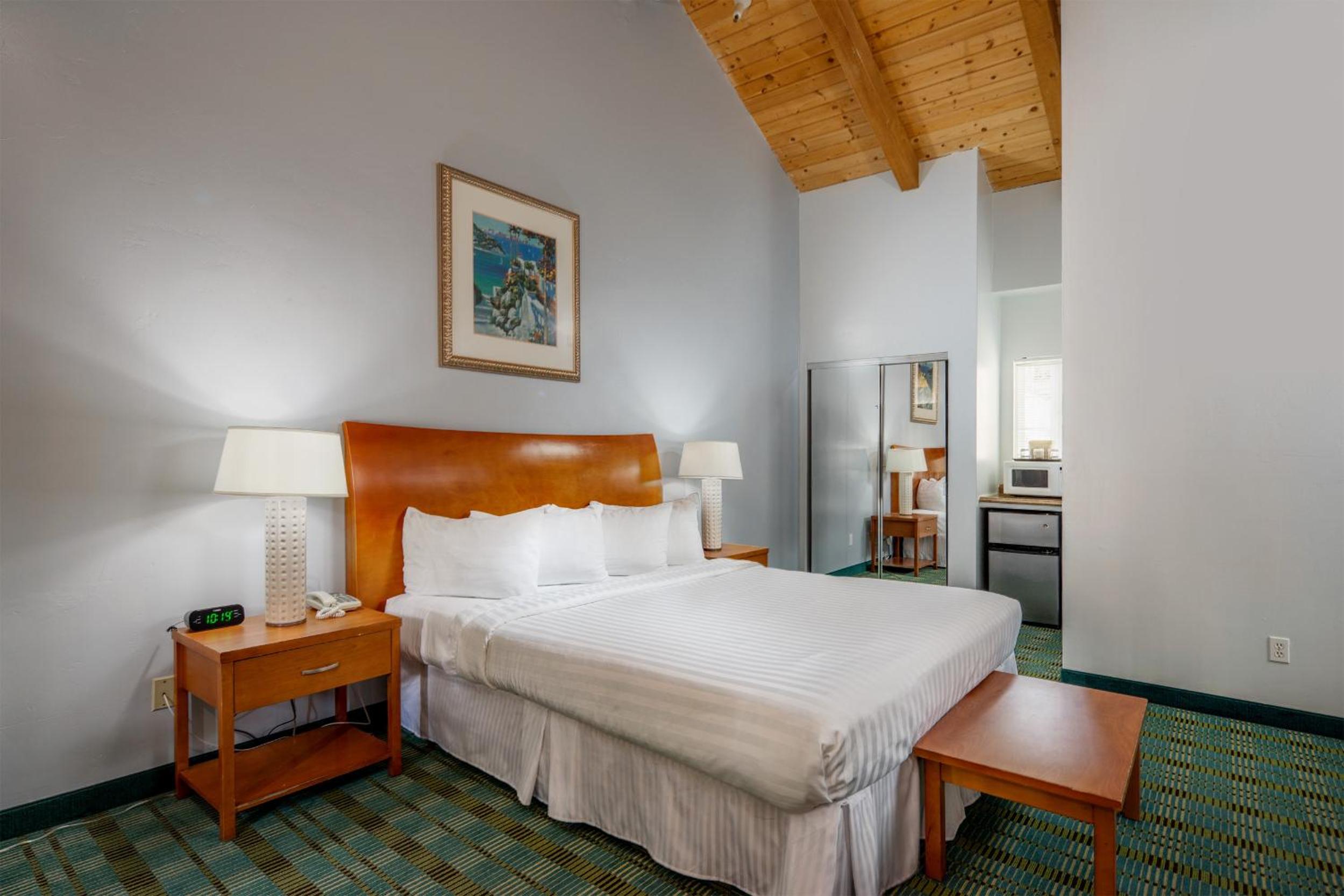 Deluxe King Room - Photo 2