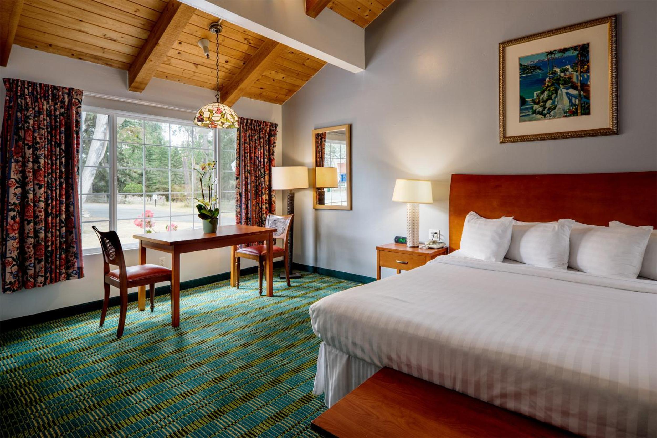Deluxe King Room - Photo 1