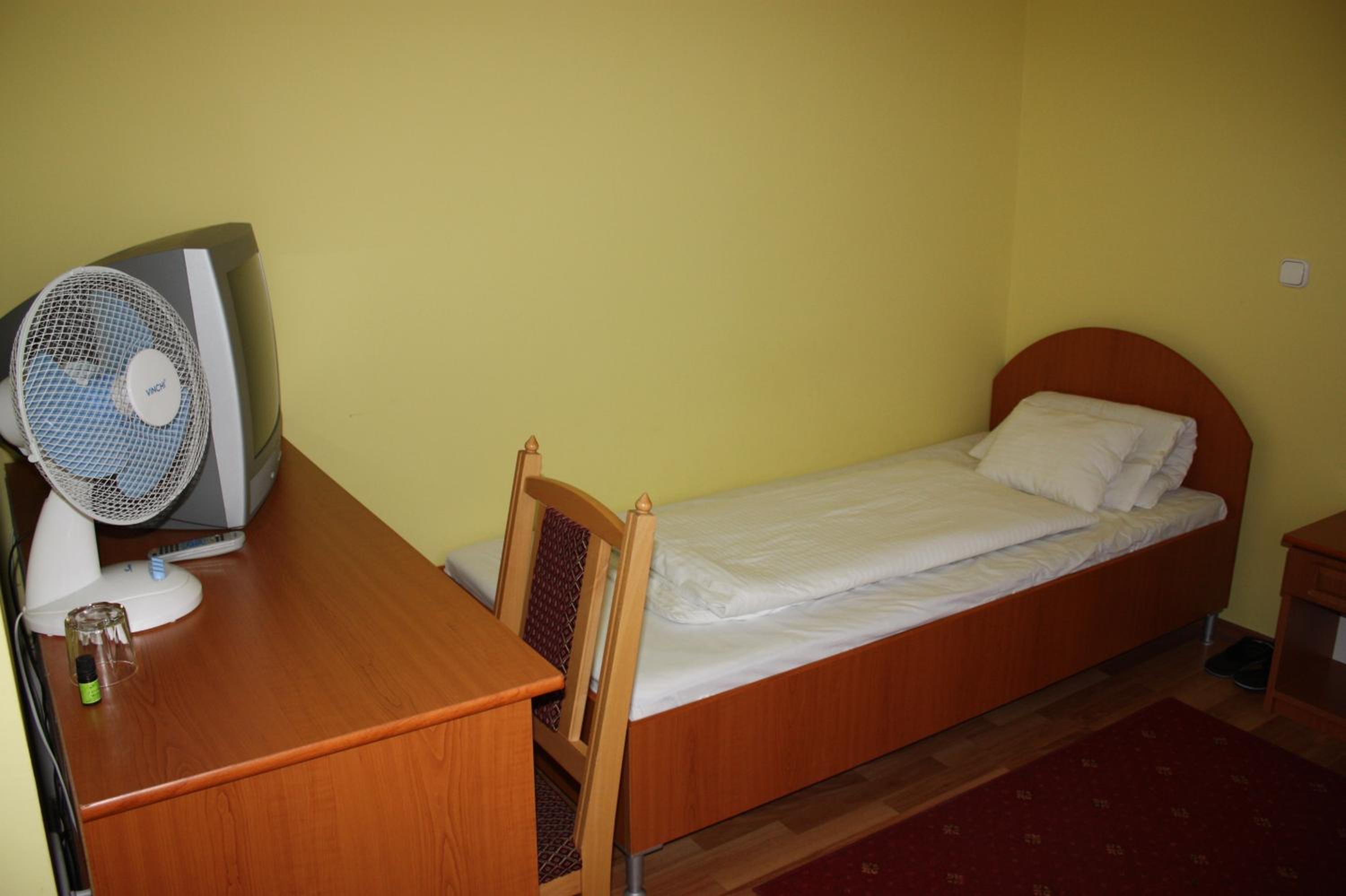 Single Room with Bath photo 1
