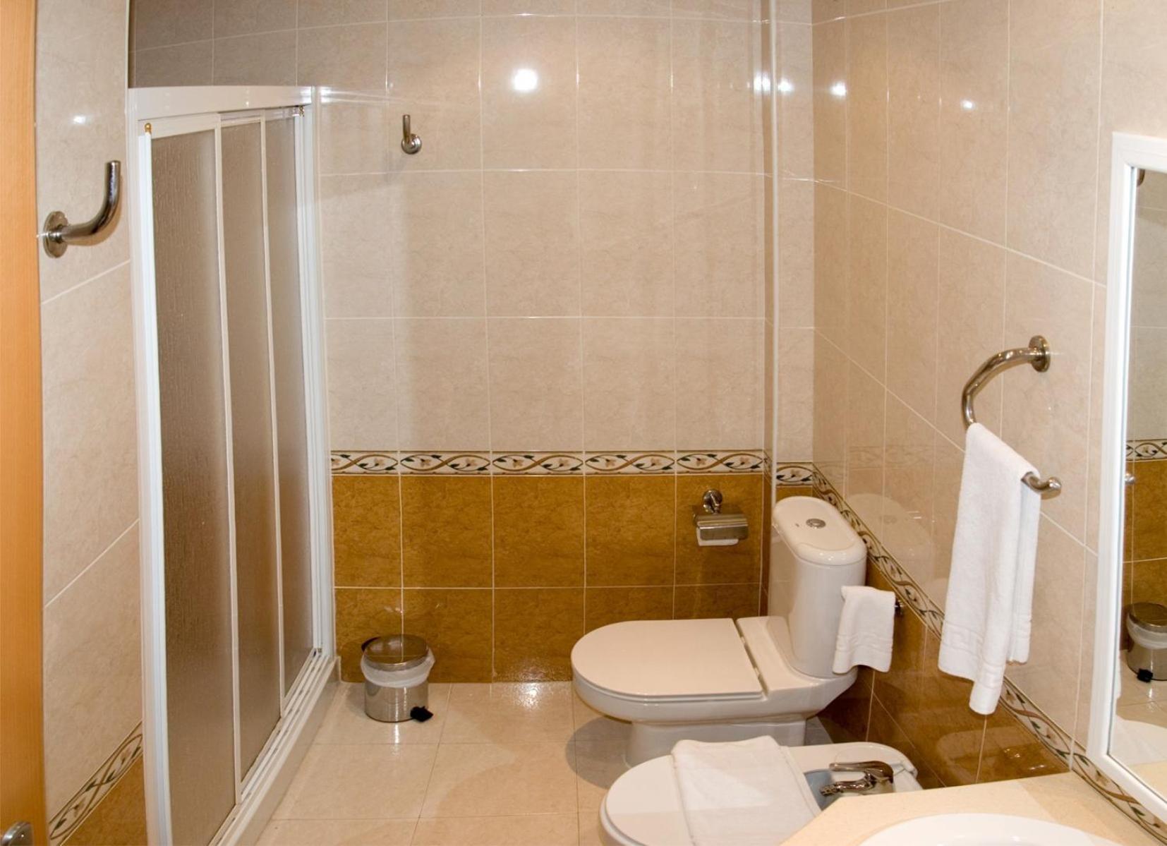 Double or Twin Room - Photo 3