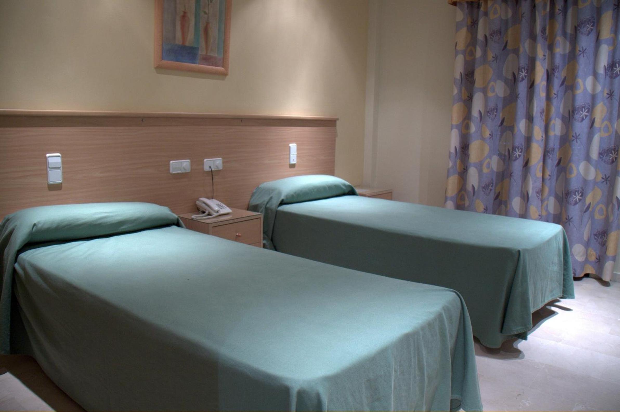 Double or Twin Room - Photo 4