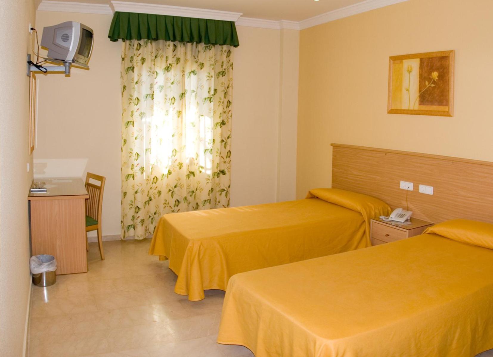 Double or Twin Room - Photo 5