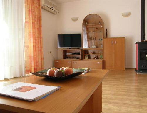Apartment with Terrace photo 3