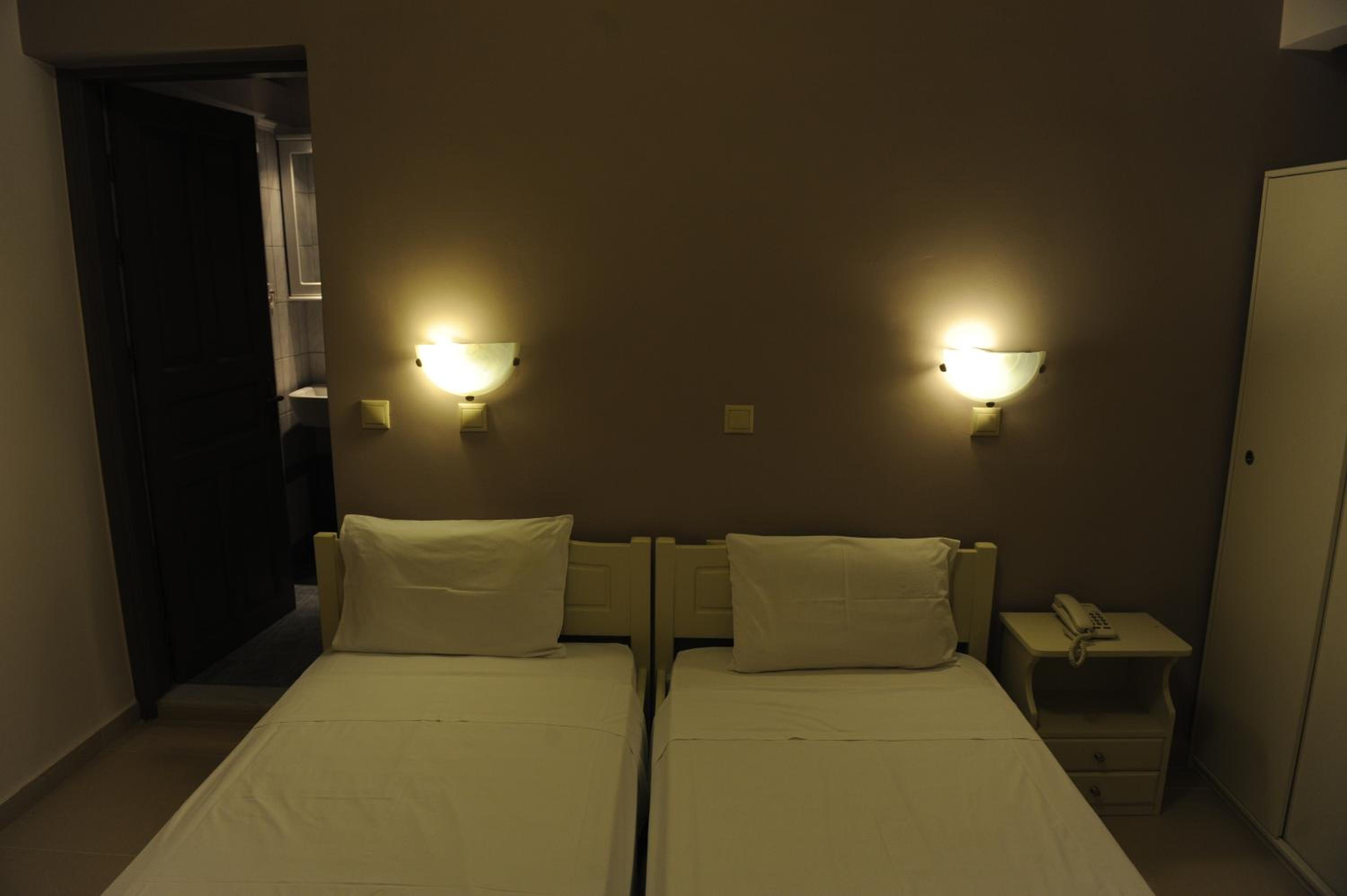 Standard Double or Twin Room - Photo 3