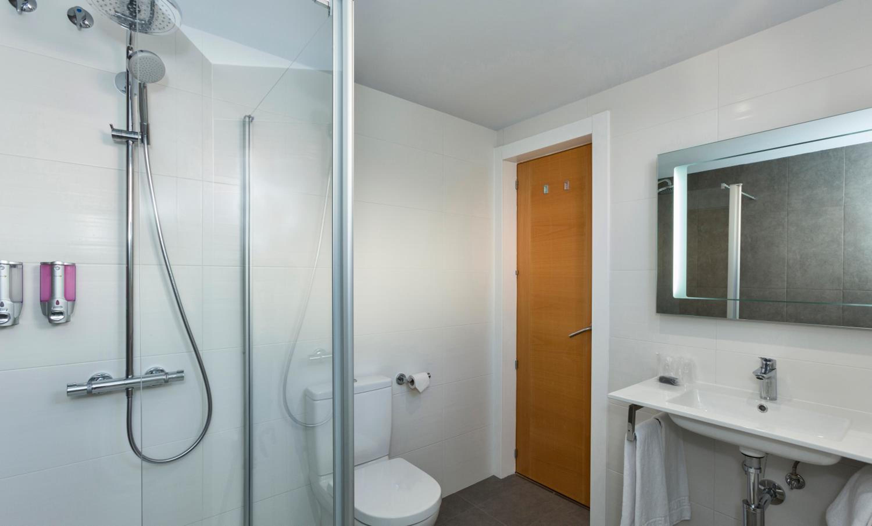 Double or Twin Room - Photo 2