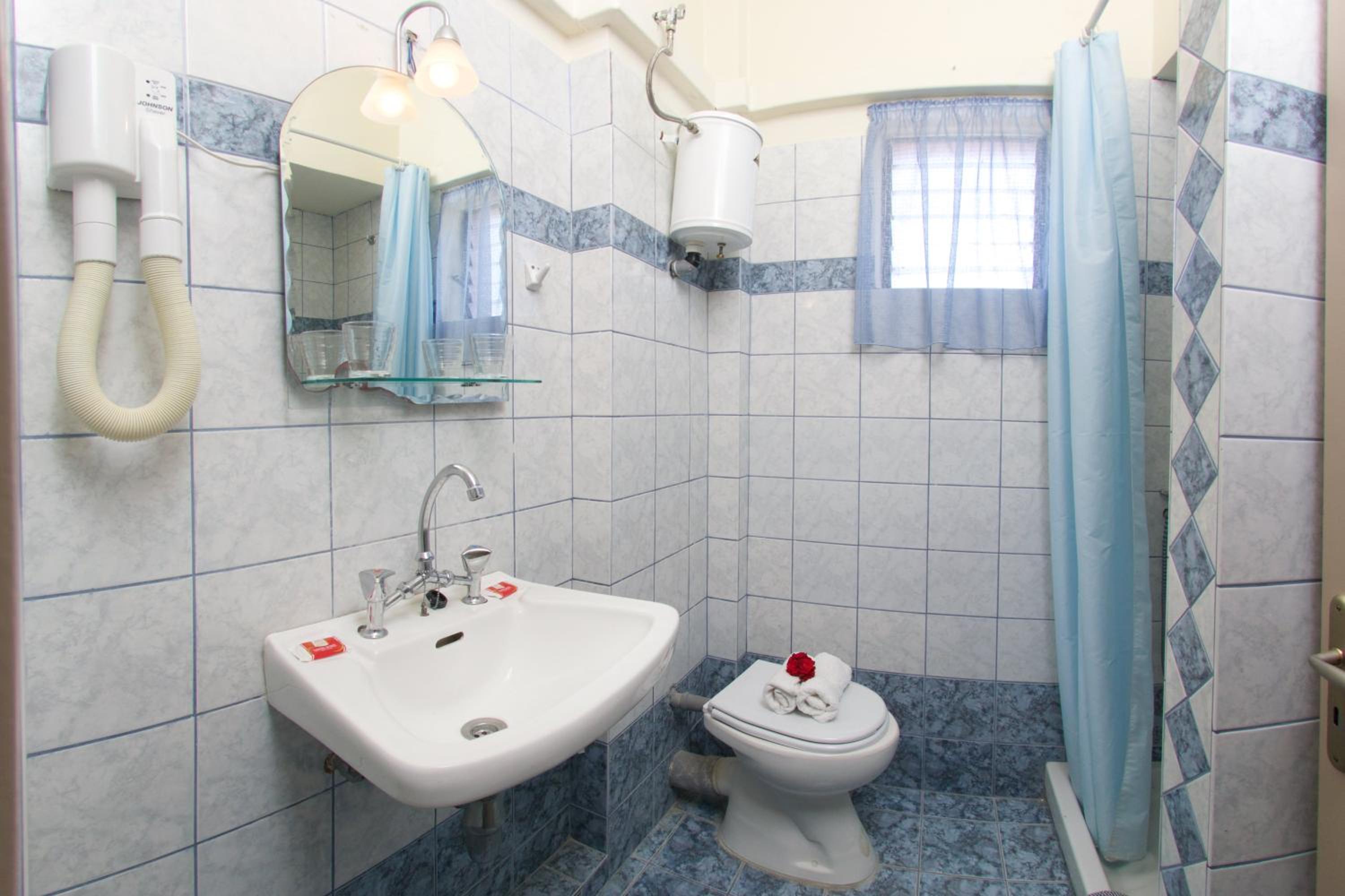 One-Bedroom Apartment - Photo 15