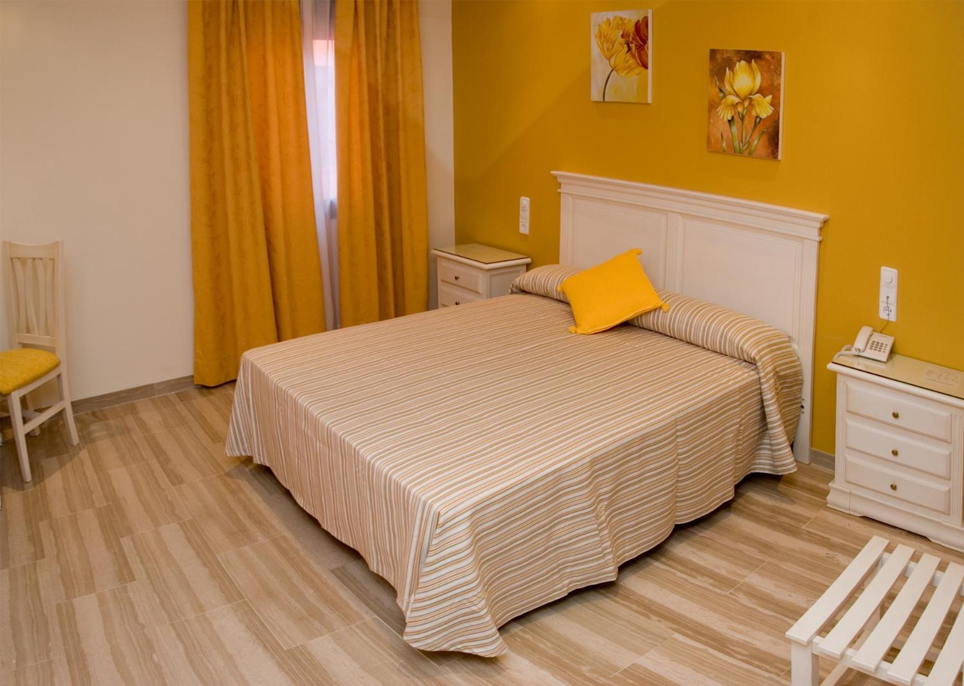 Double Room with Spa Bath - Photo 5