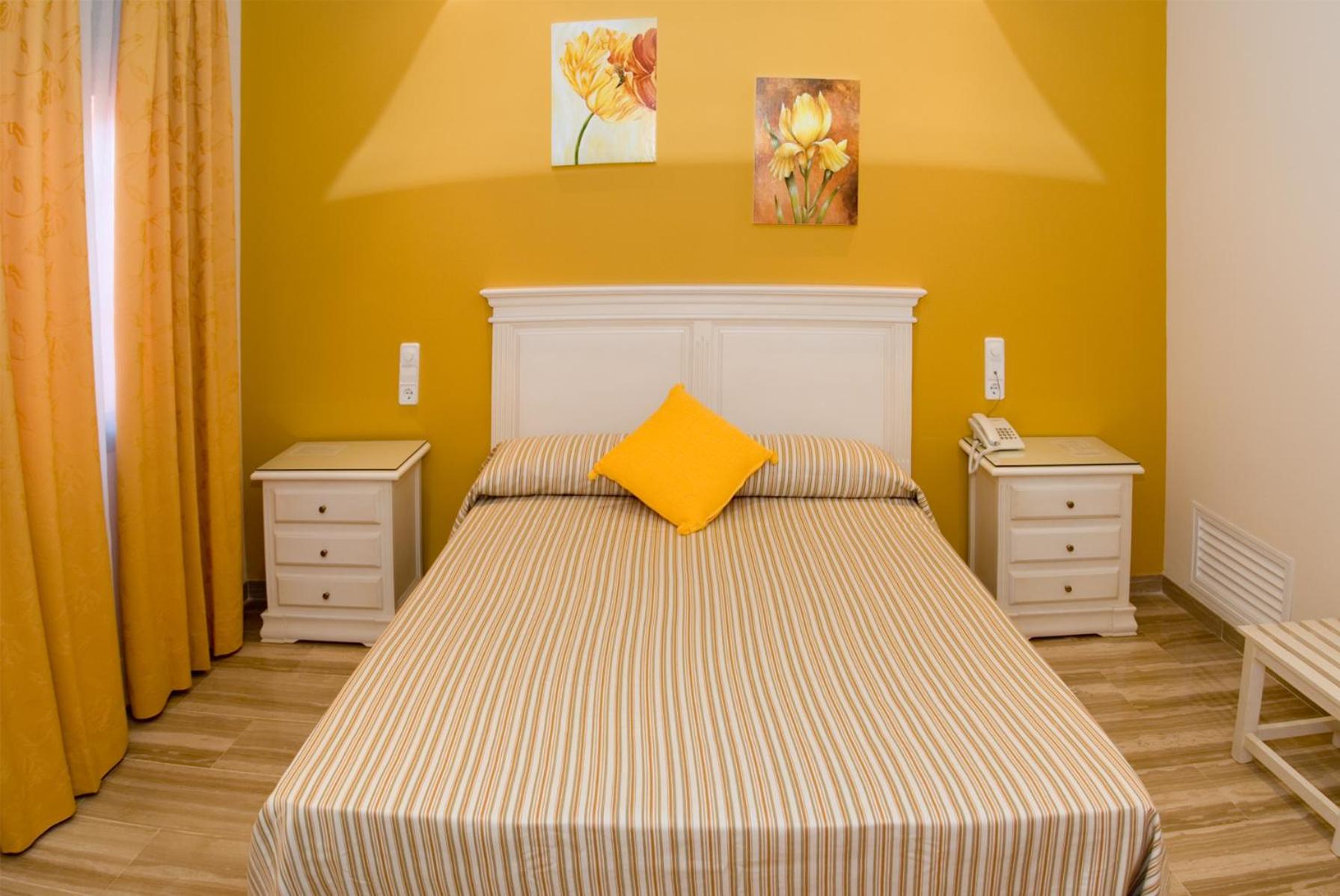 Double Room with Spa Bath - Photo 1
