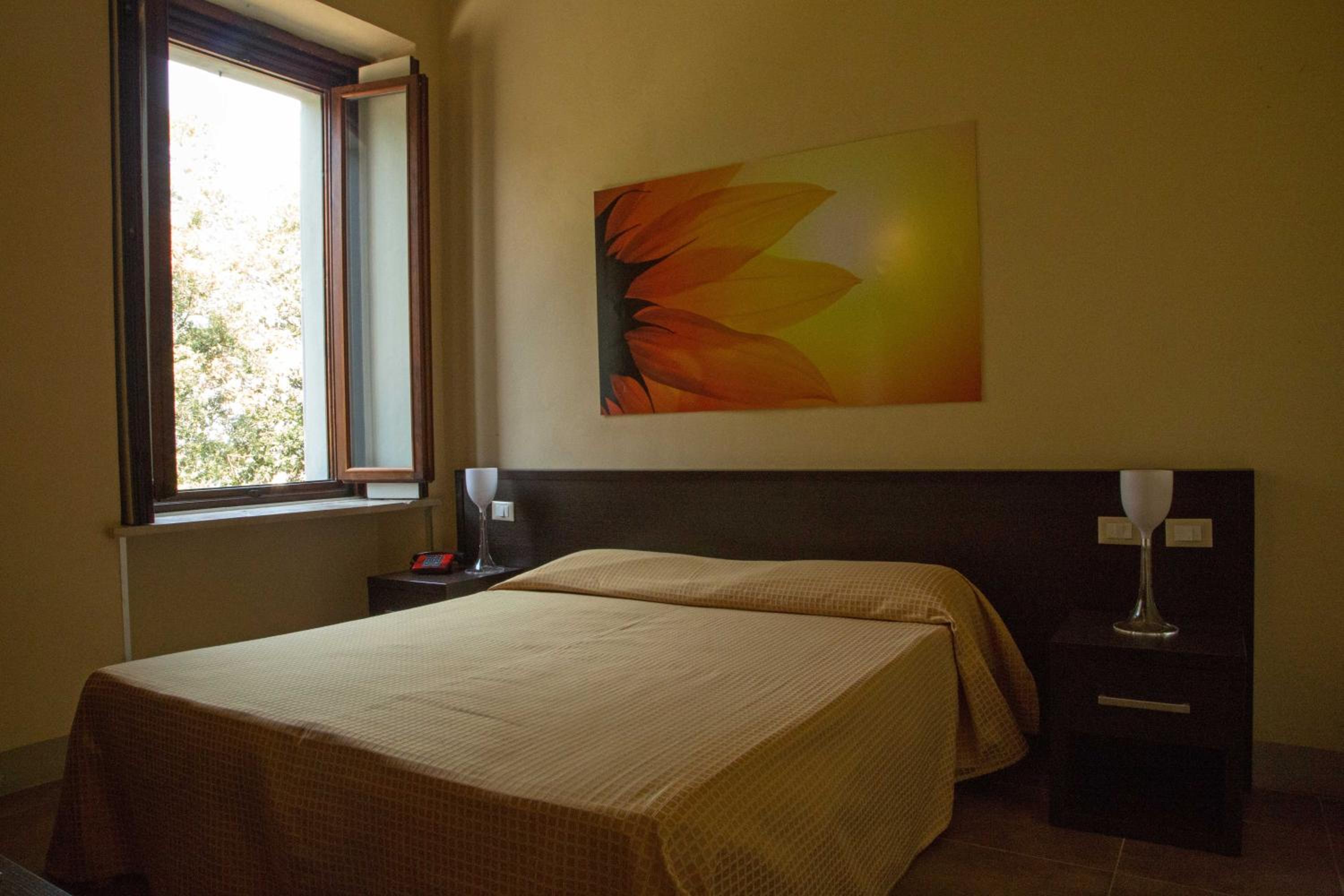 Classic Double or Twin Room - Photo 7