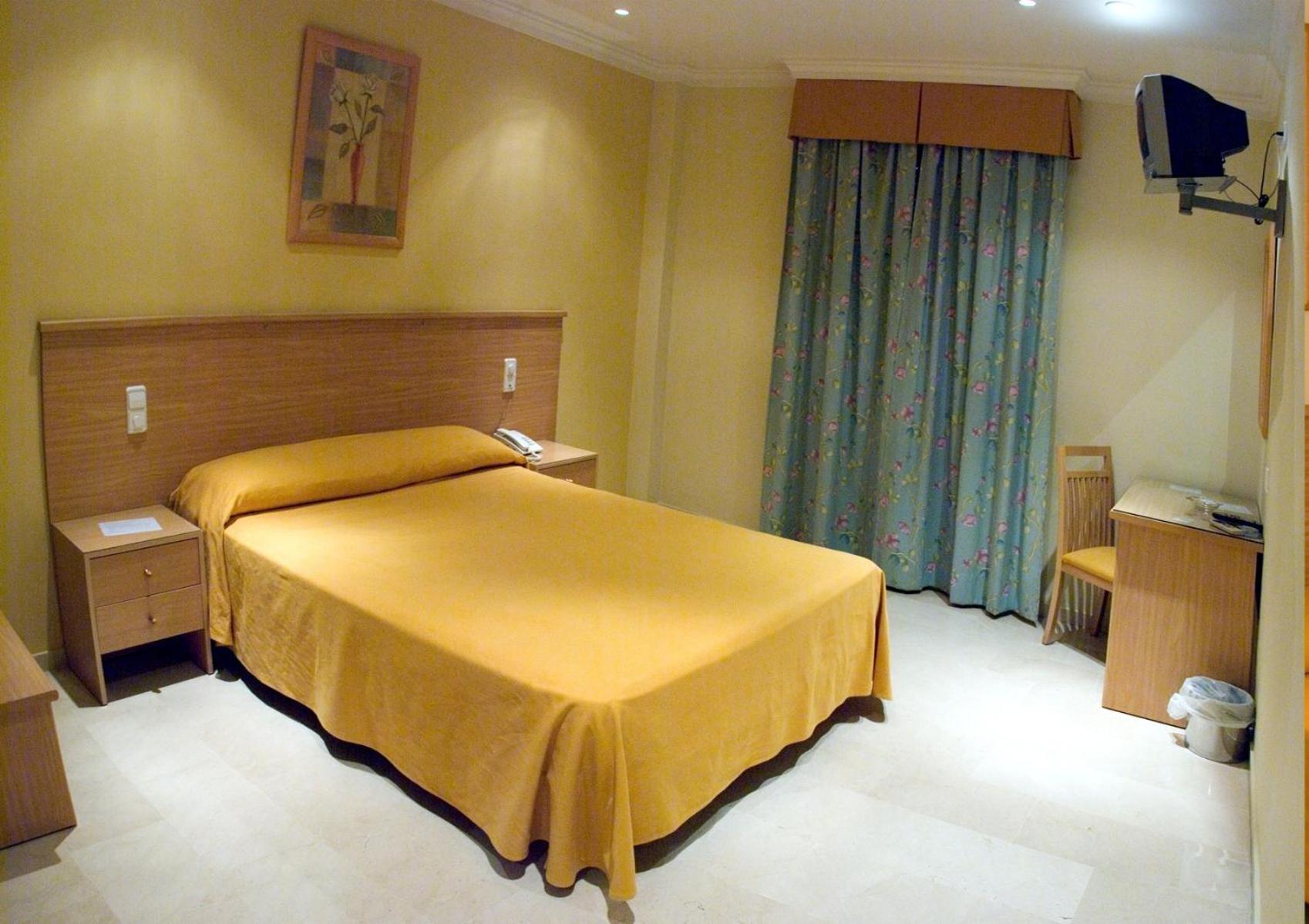 Double or Twin Room - Photo 7