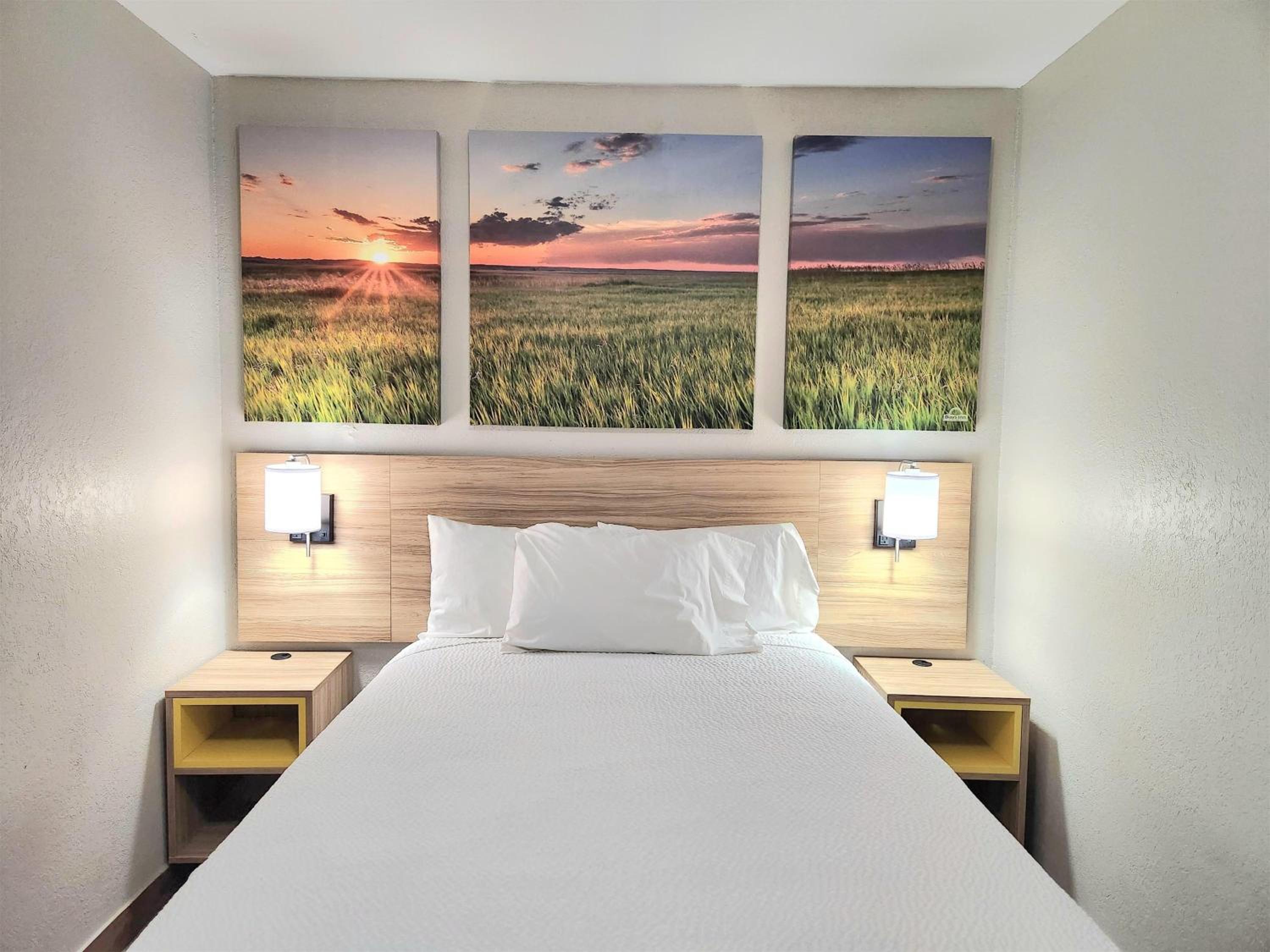 Double Room with Three Double Beds - Non-Smoking - Photo 2