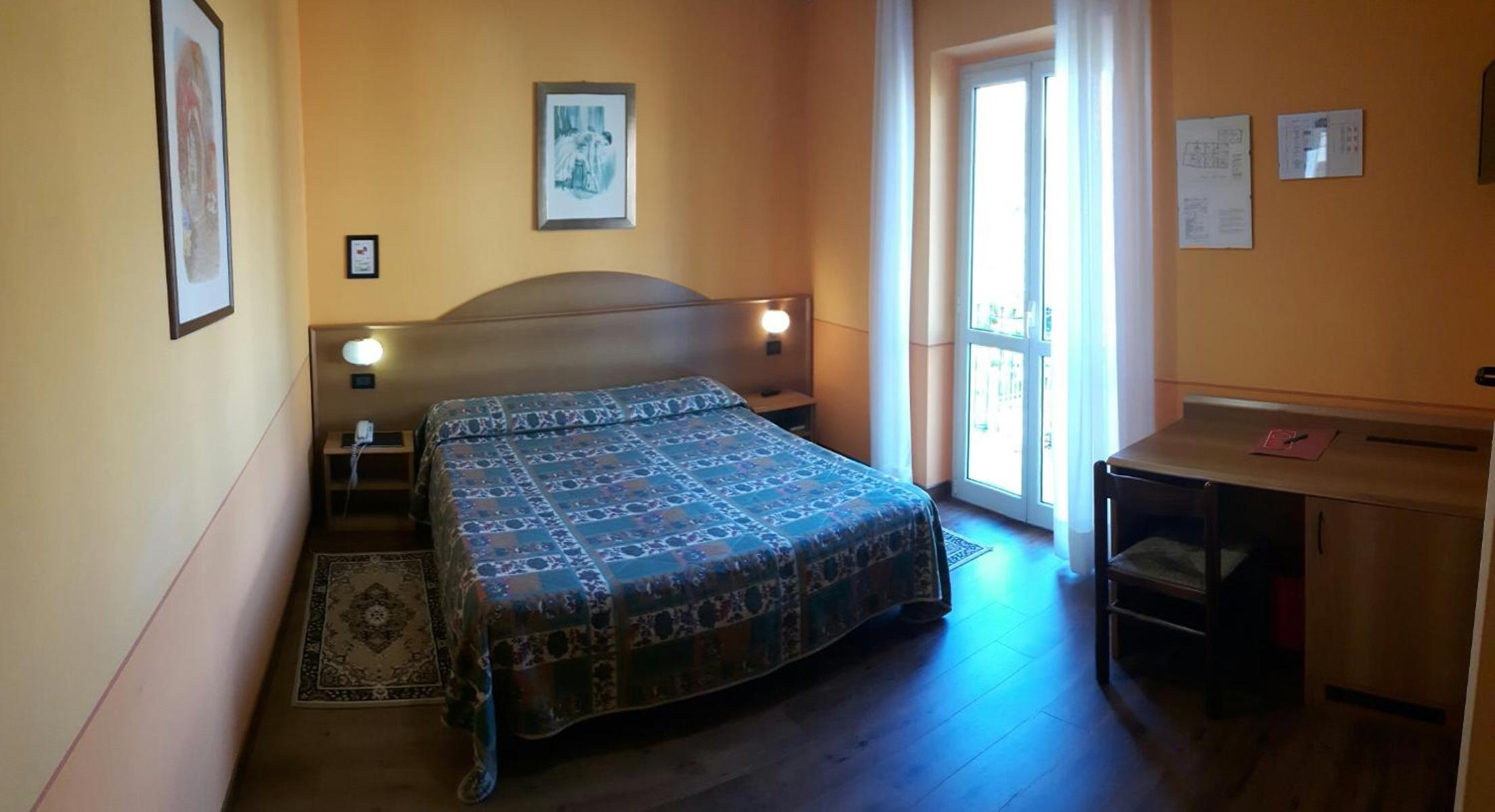 Double or Twin Room with Balcony - Photo 13