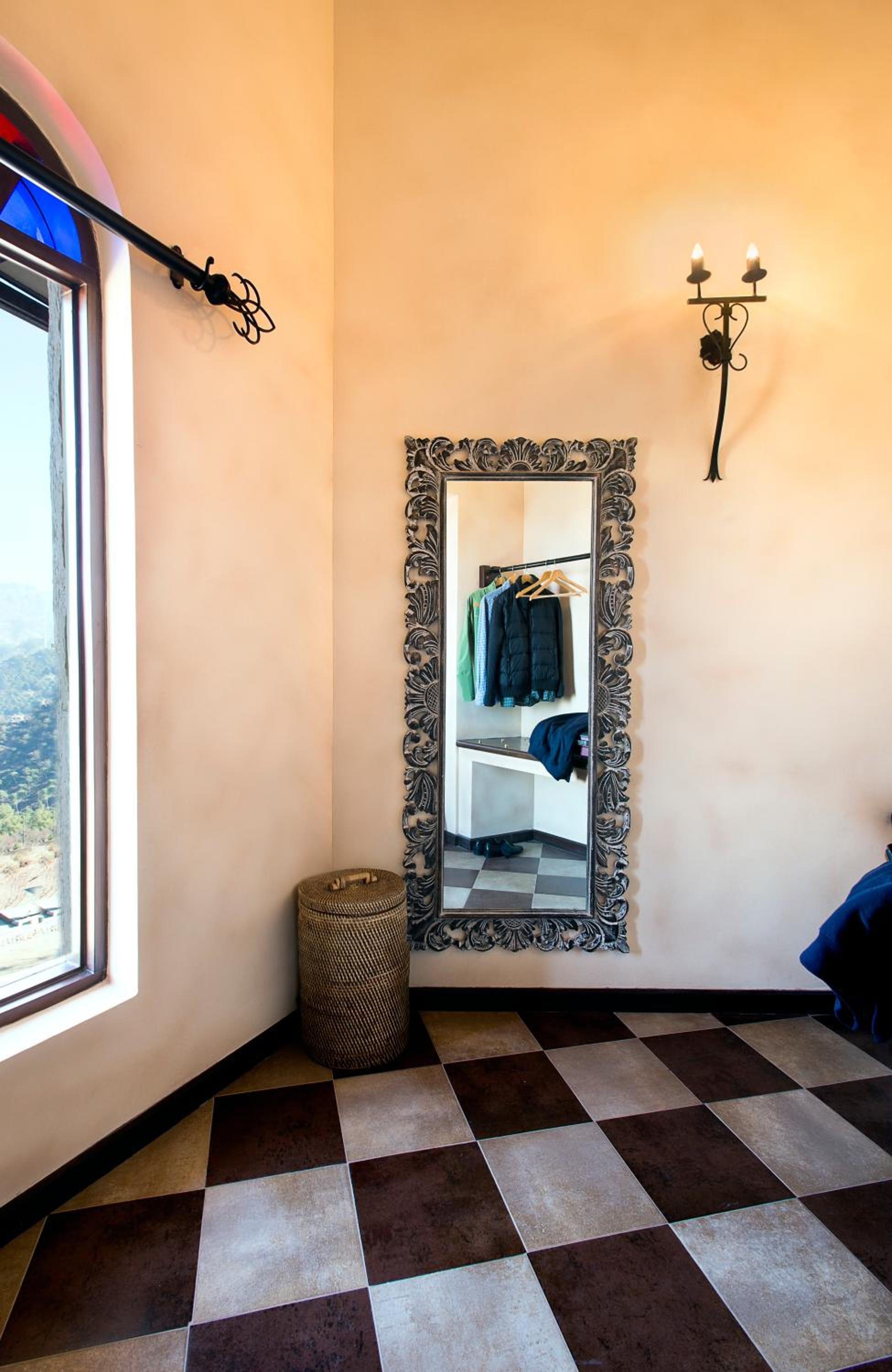Queen Room with Balcony - Photo 6