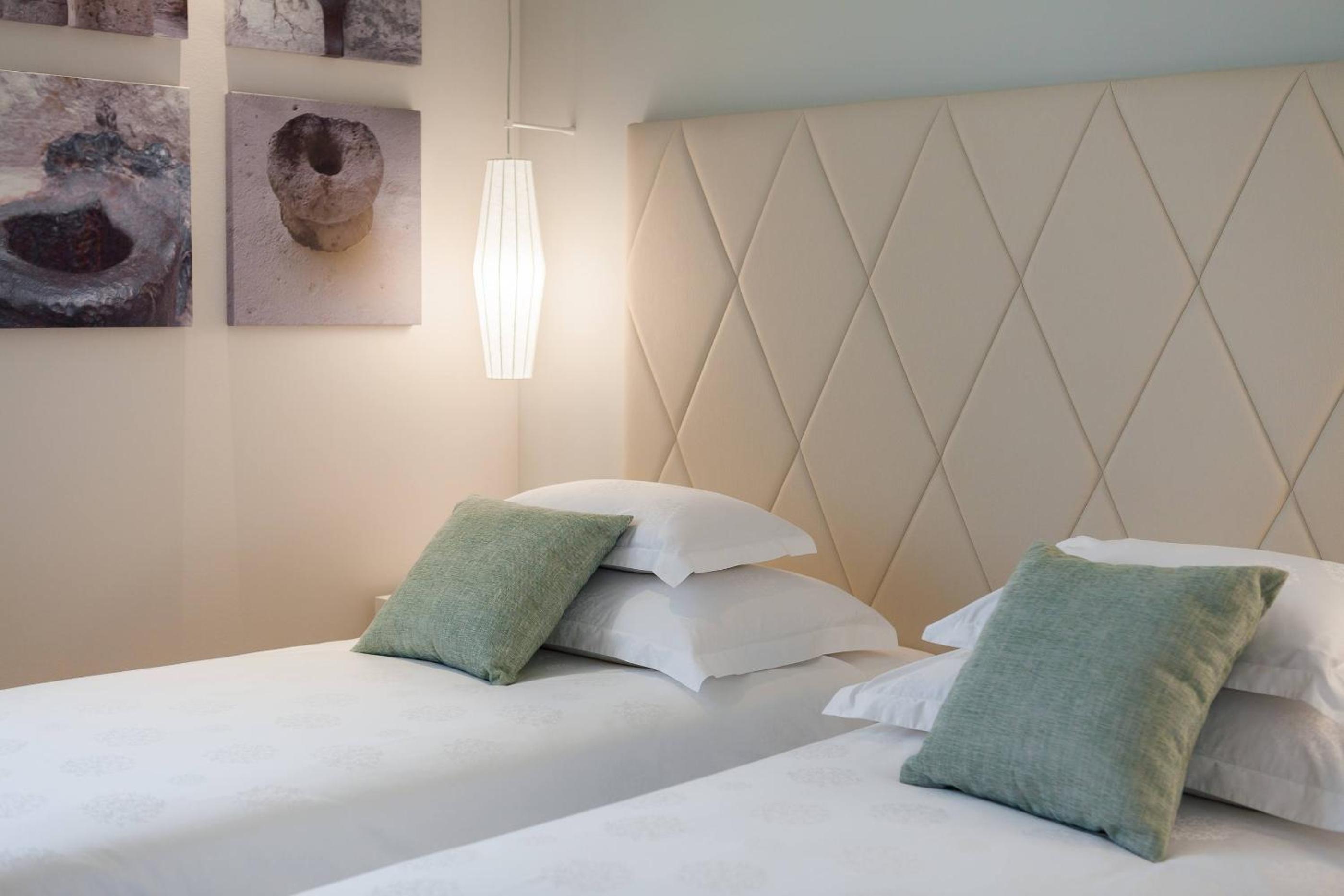Deluxe Double or Twin Room photo 3