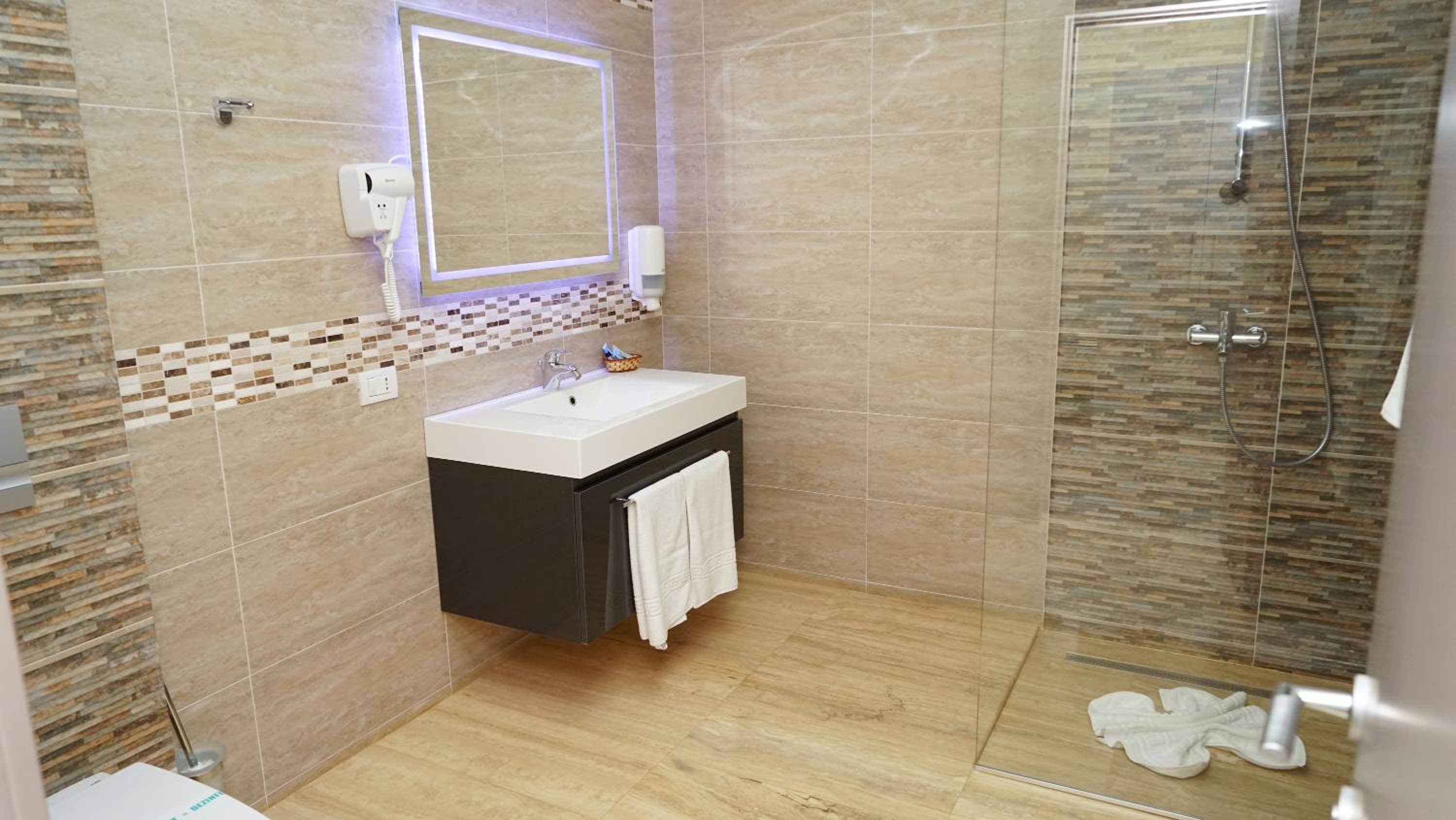 Double Room - Photo 27