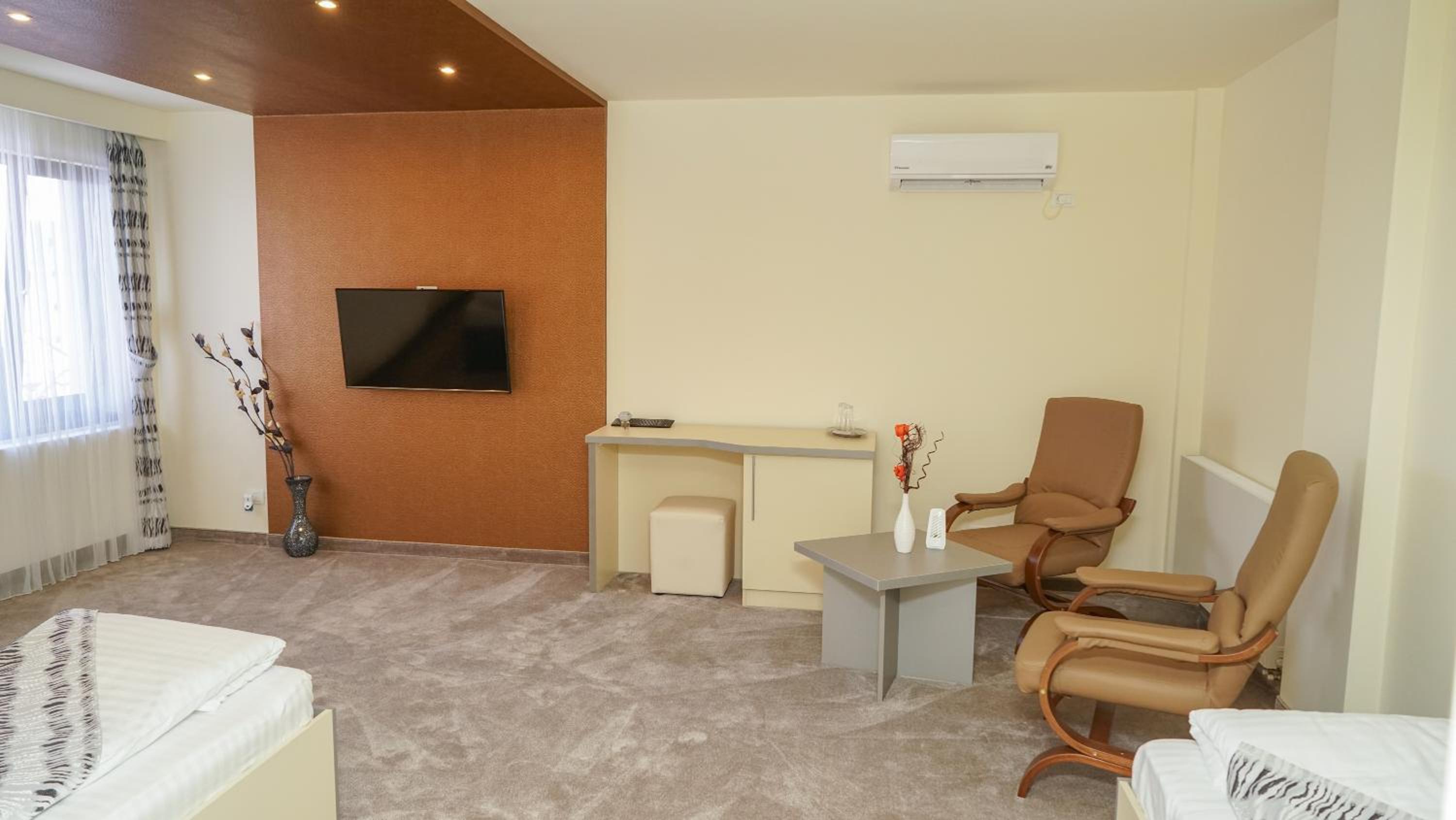 Double Room - Photo 28