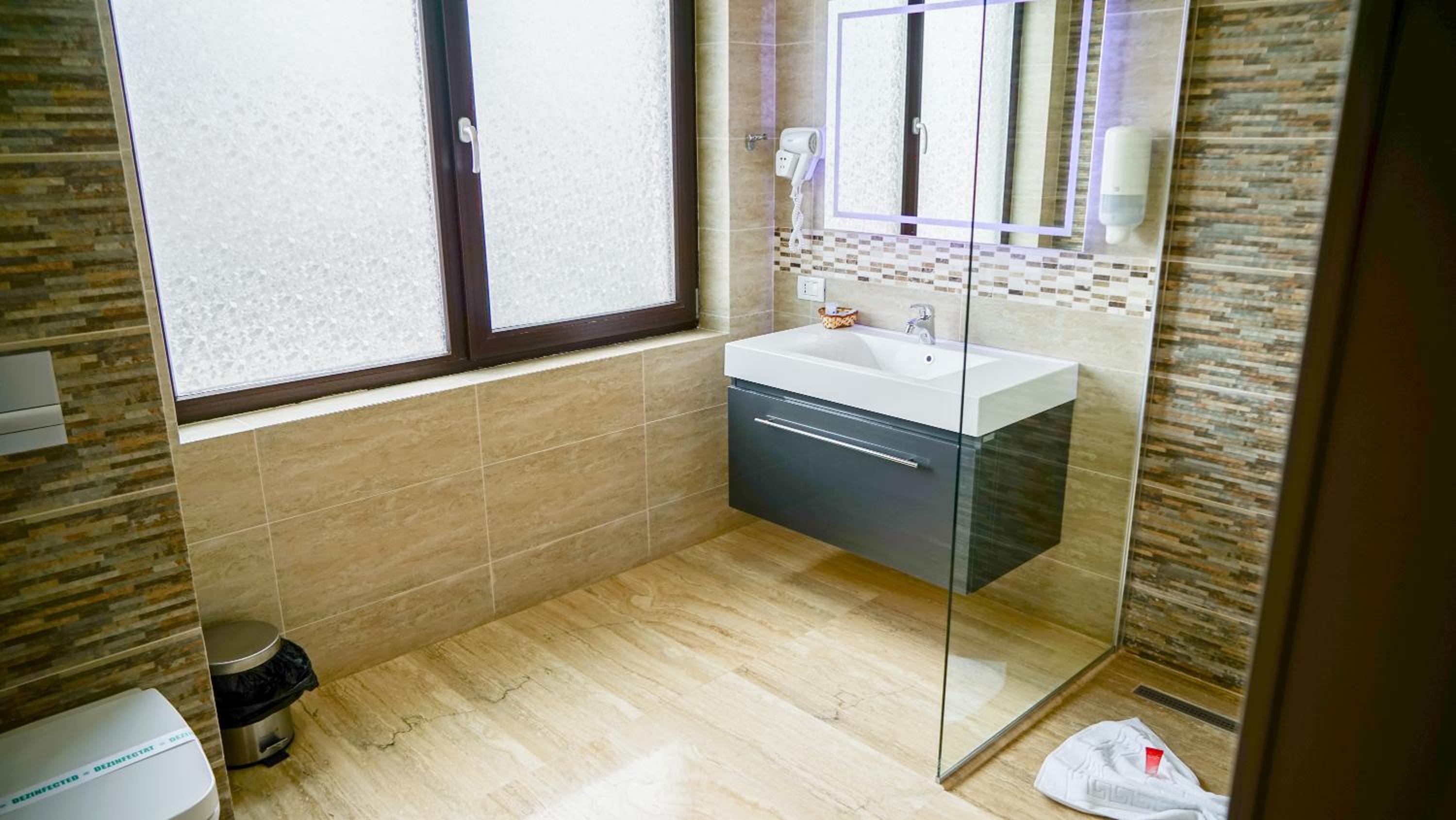 Double Room - Photo 35