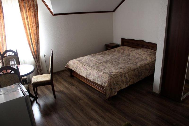 Economy Double Room photo 2