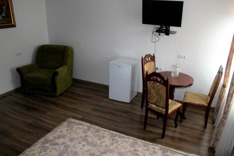 Economy Double Room photo 3
