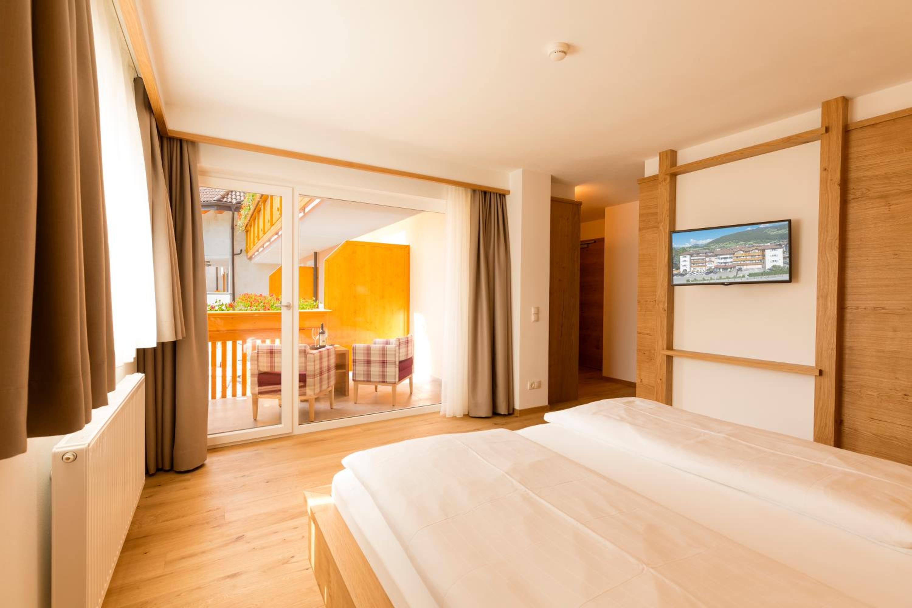 Junior Suite (2 Adults) - Photo 8