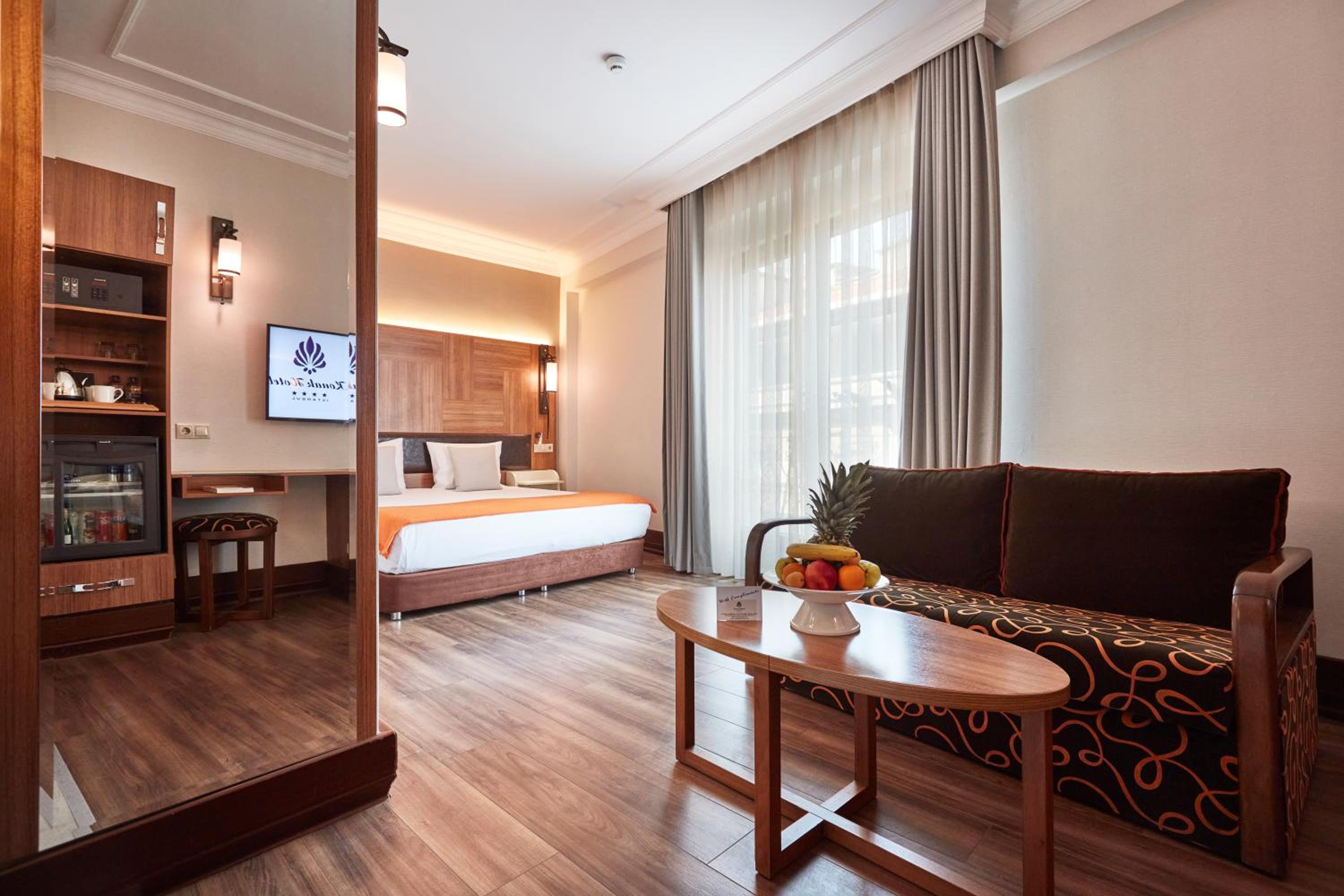Junior Suite with Balcony photo 2