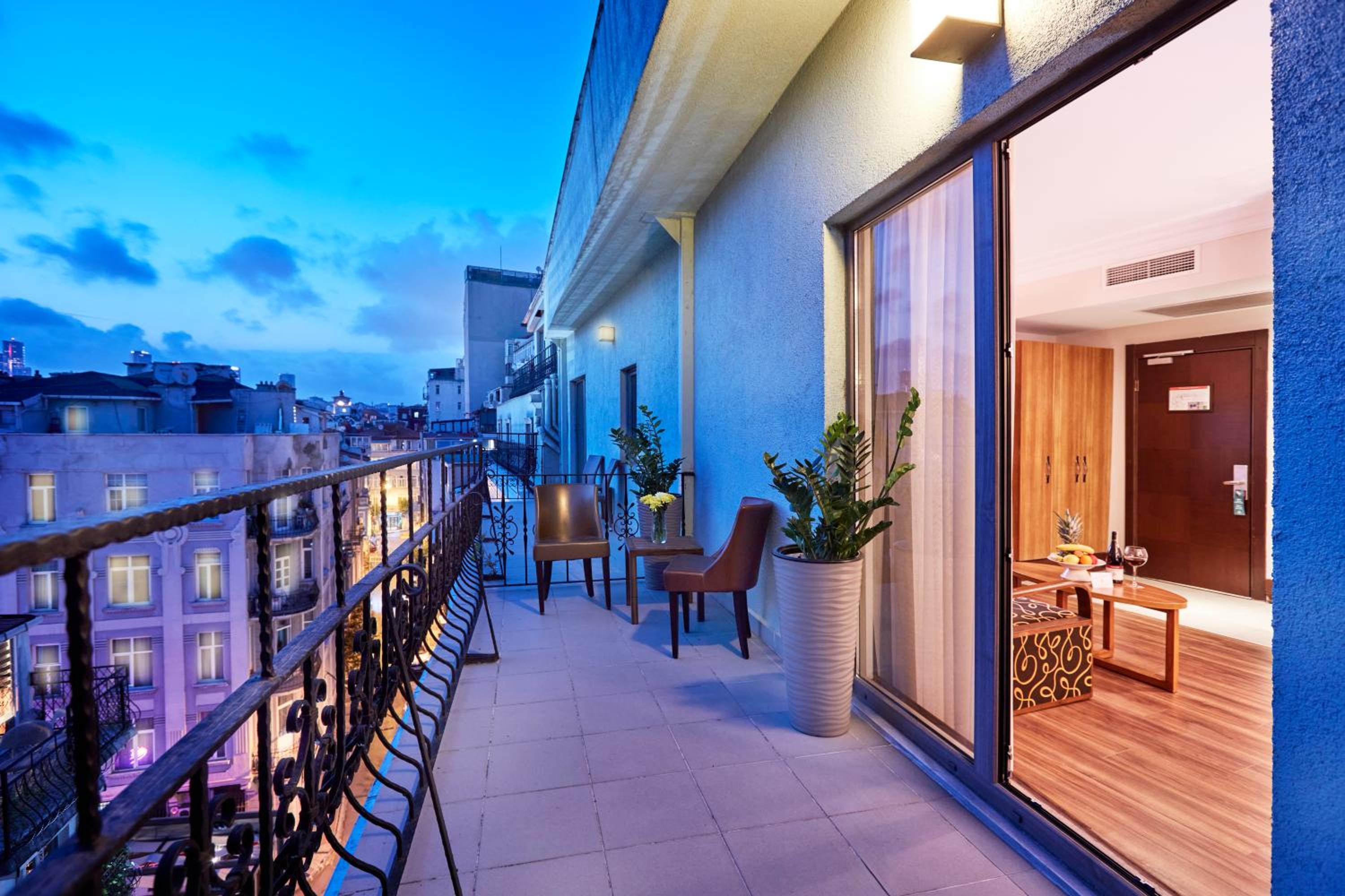 Junior Suite with Balcony photo 3