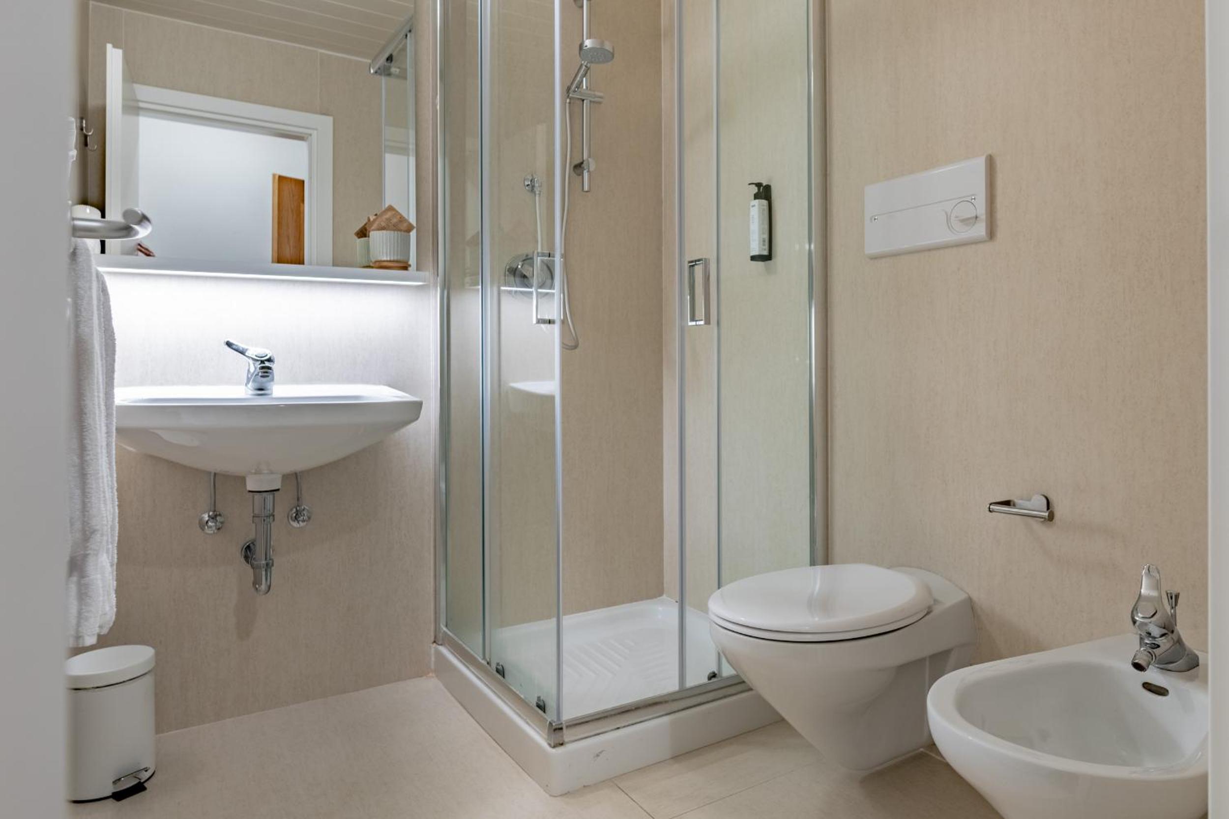 Deluxe Quadruple Room with Spa Access photo 3